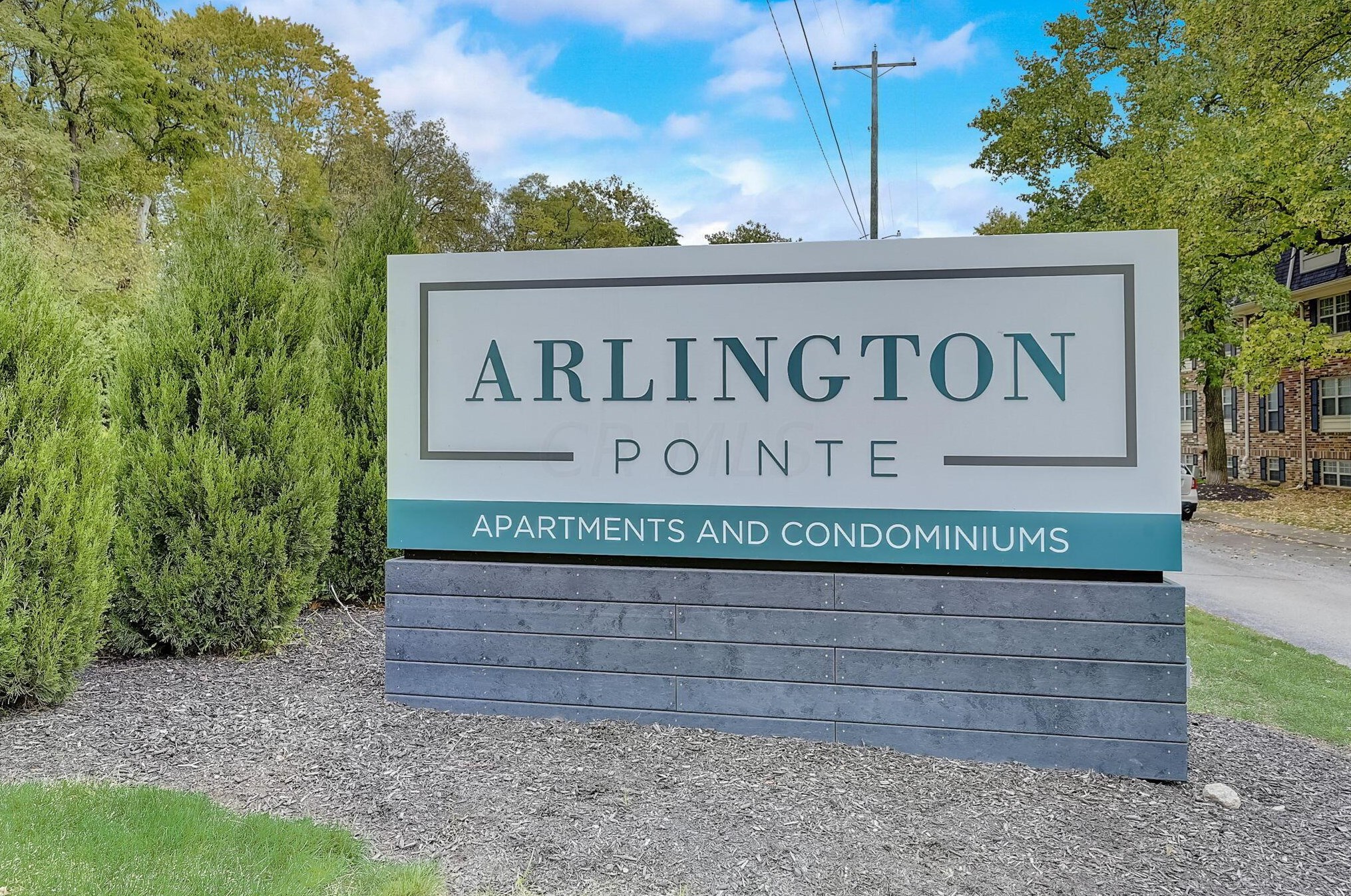 2585 Olde Hill Ct, Columbus OH  43221-3678 exterior