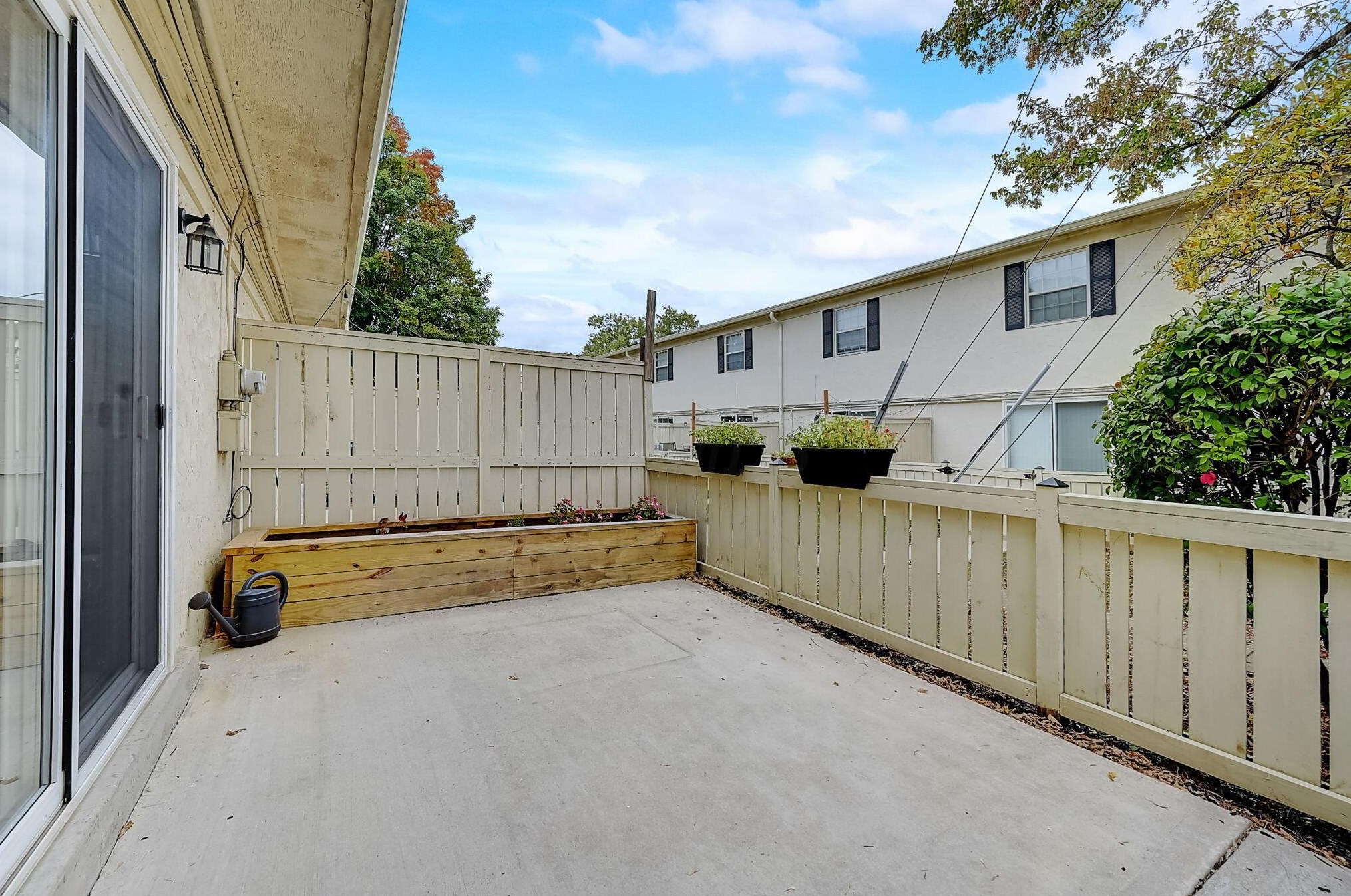 2585 Olde Hill Ct, Columbus OH  43221-3678 exterior