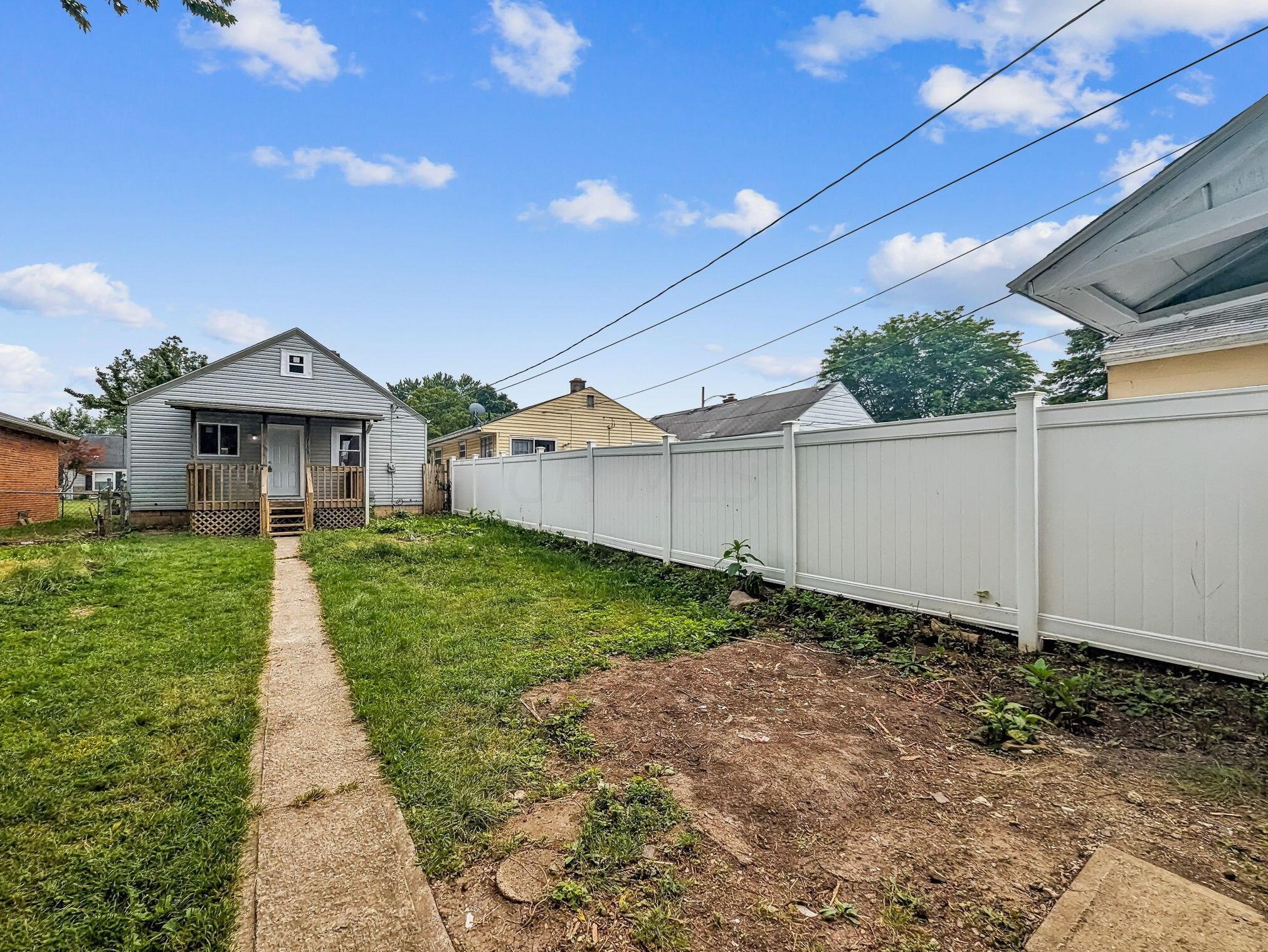 2678 Eakin Rd, Columbus OH 43204-2819 exterior