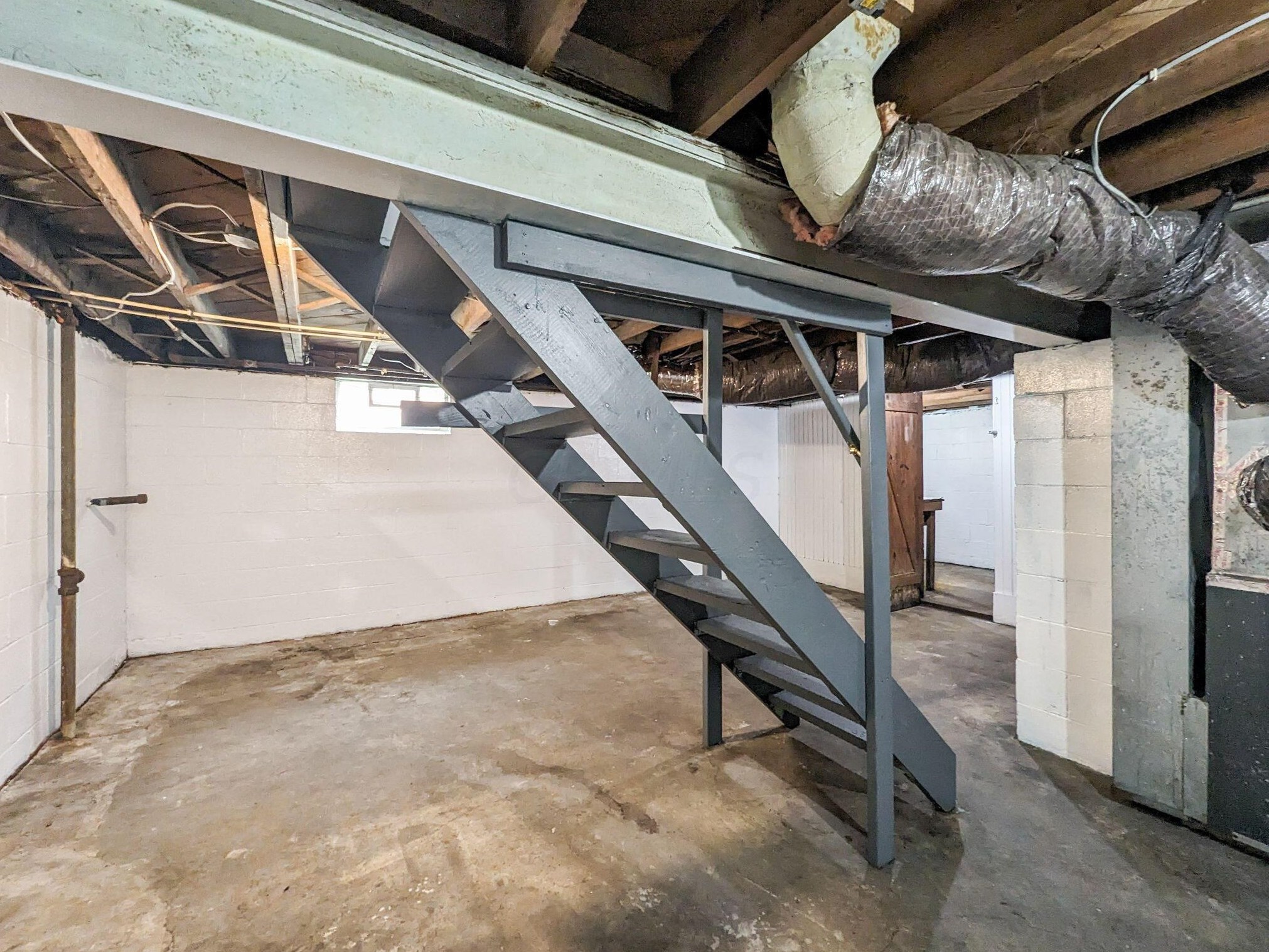 2678 Eakin Rd, Columbus OH 43204-2819 exterior