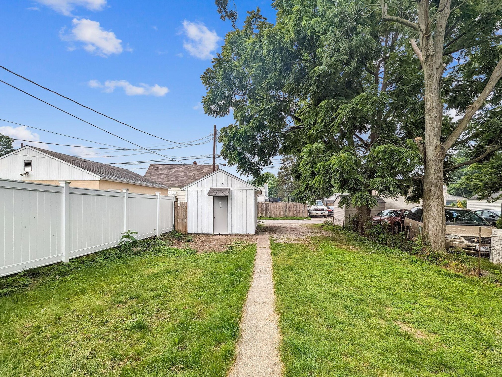 2678 Eakin Rd, Columbus OH 43204-2819 exterior