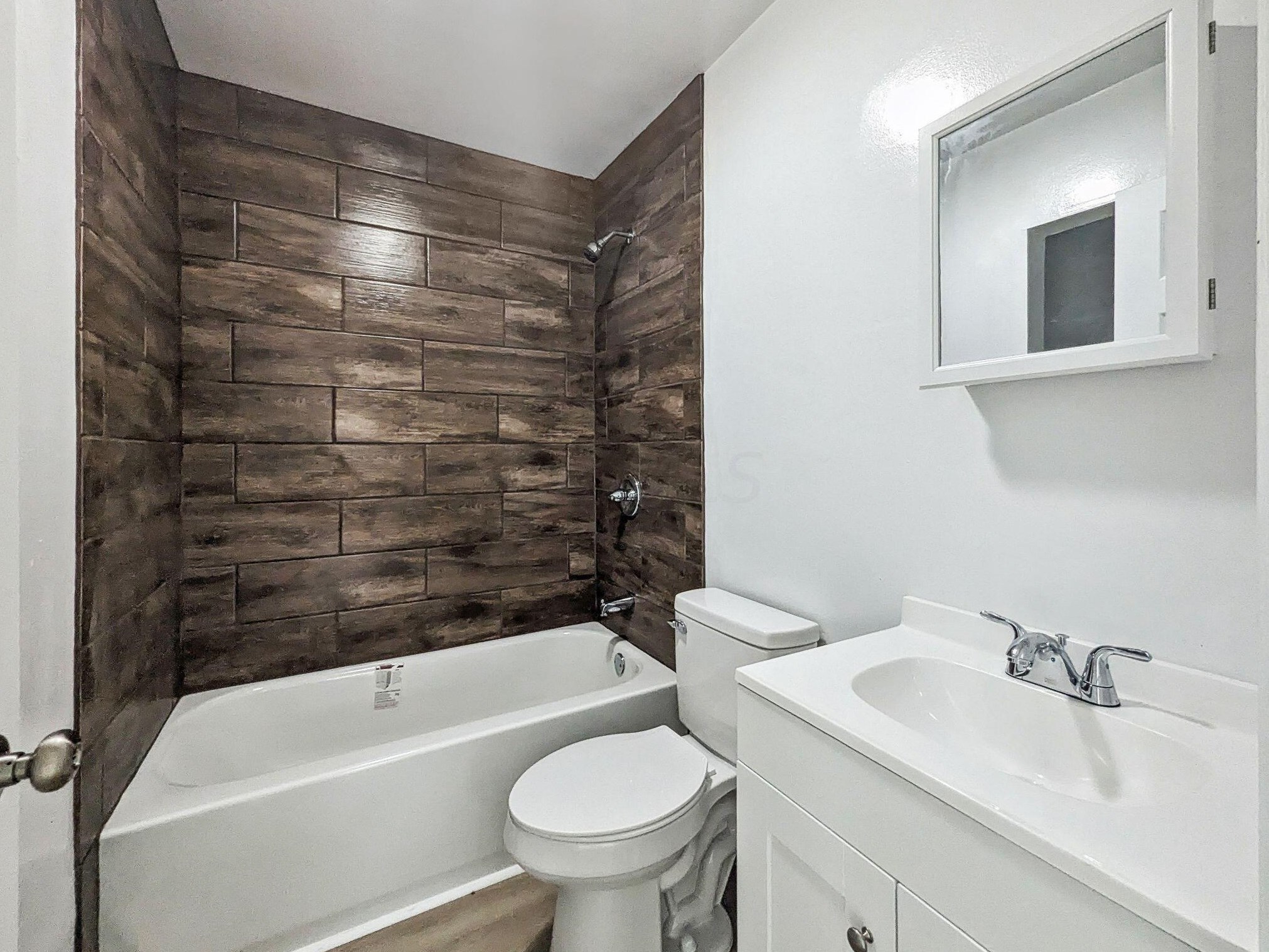 2678 Eakin Rd, Columbus OH 43204-2819 exterior