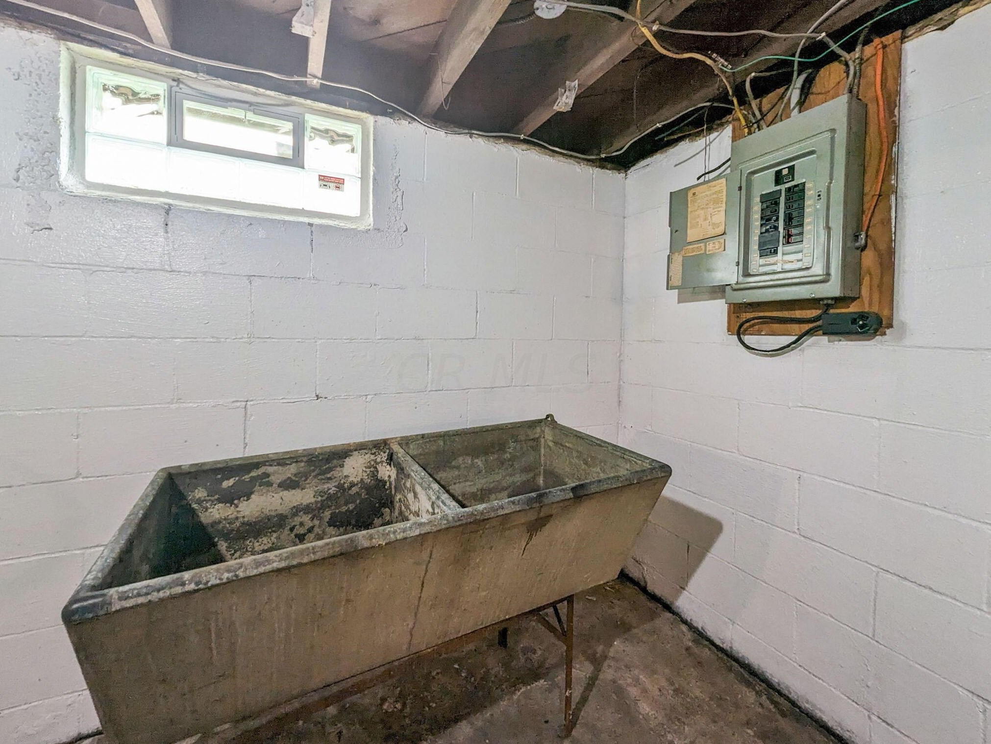 2678 Eakin Rd, Columbus OH 43204-2819 exterior