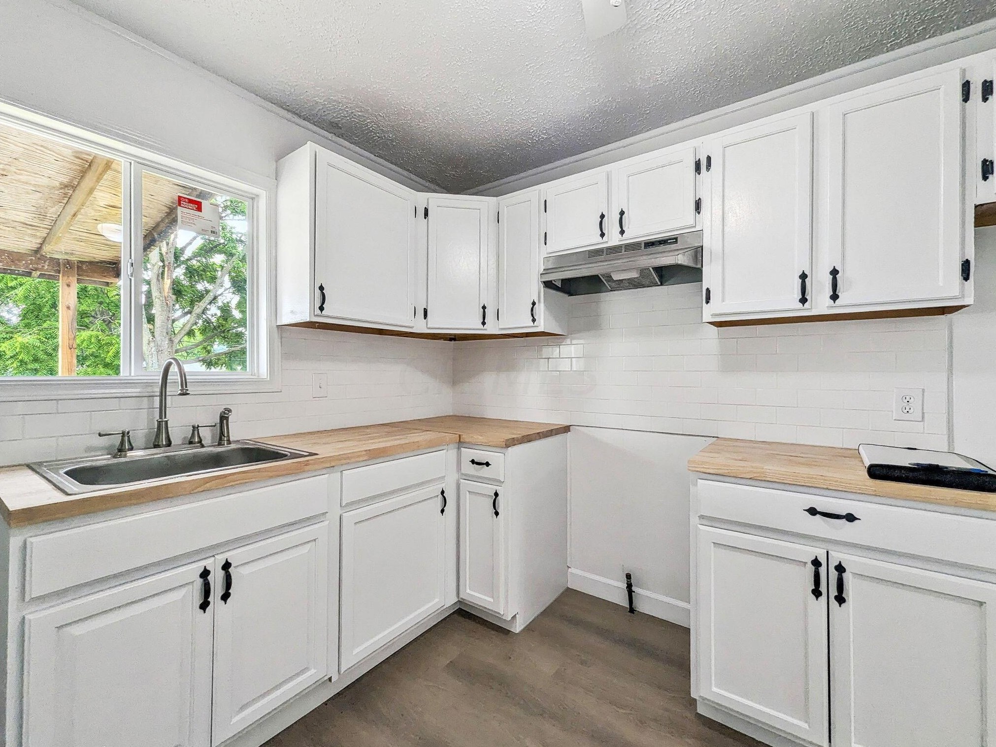 2678 Eakin Rd, Columbus OH 43204-2819 exterior