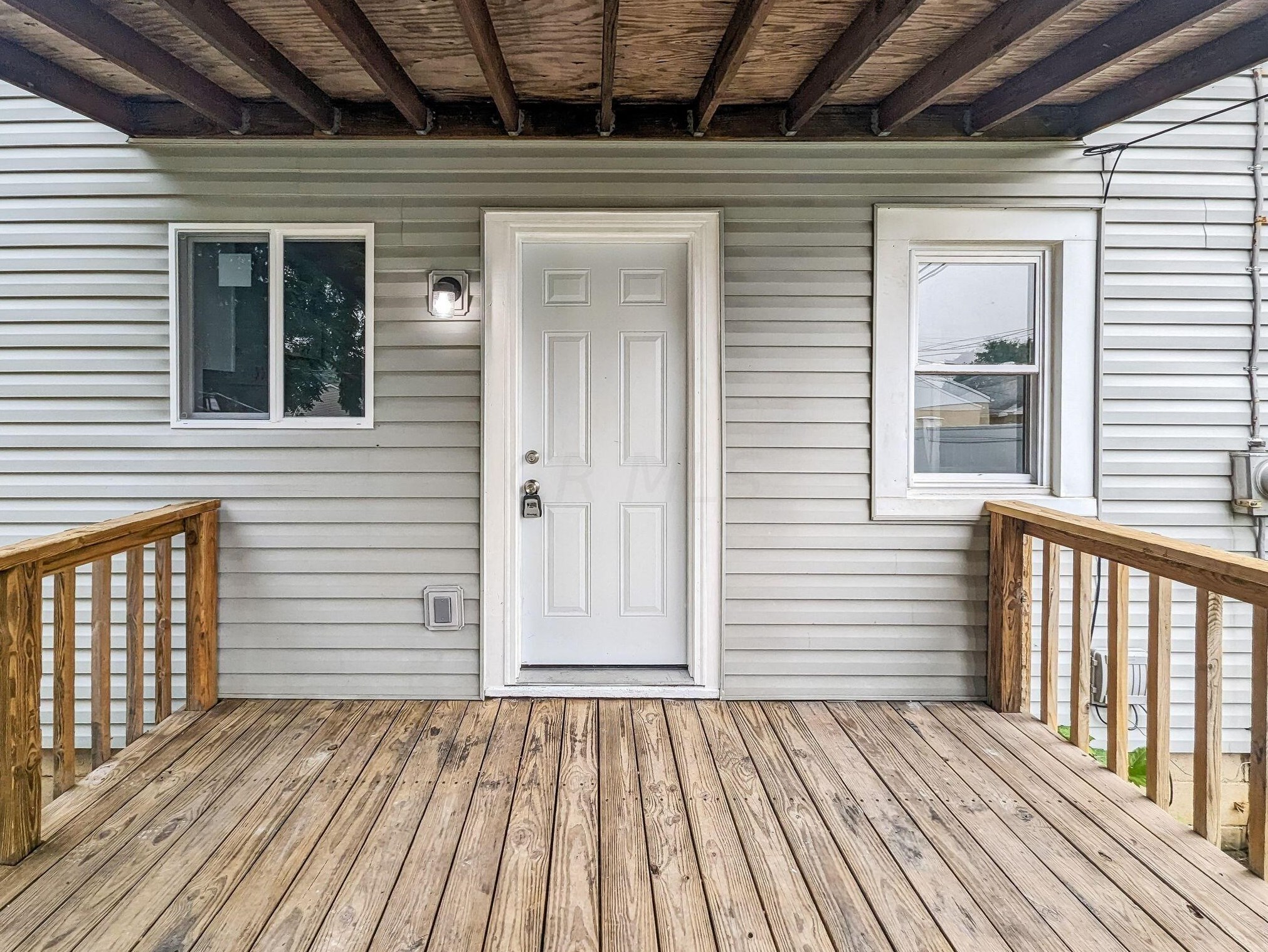 2678 Eakin Rd, Columbus OH 43204-2819 exterior