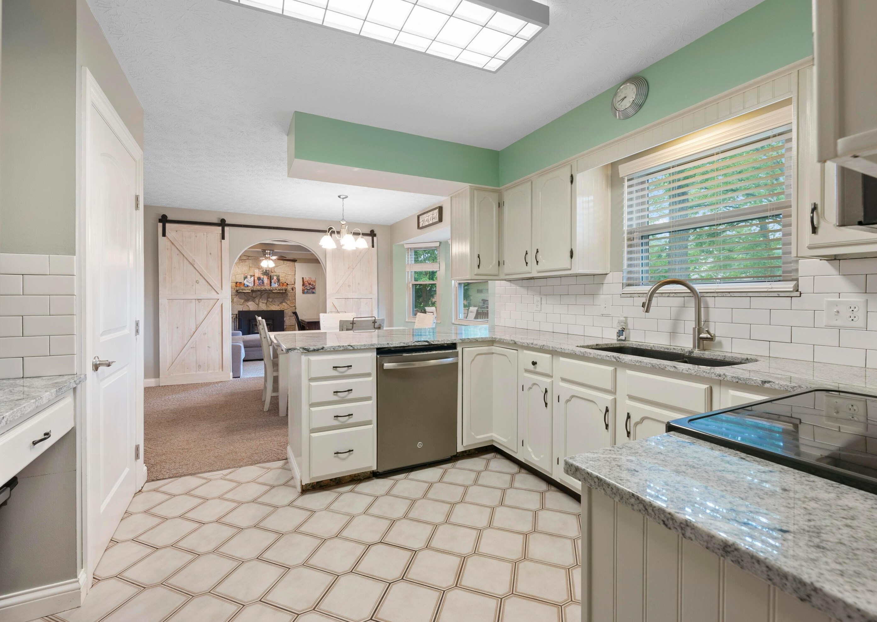 5020 Etna Rd, Columbus OH 43213-1948 exterior