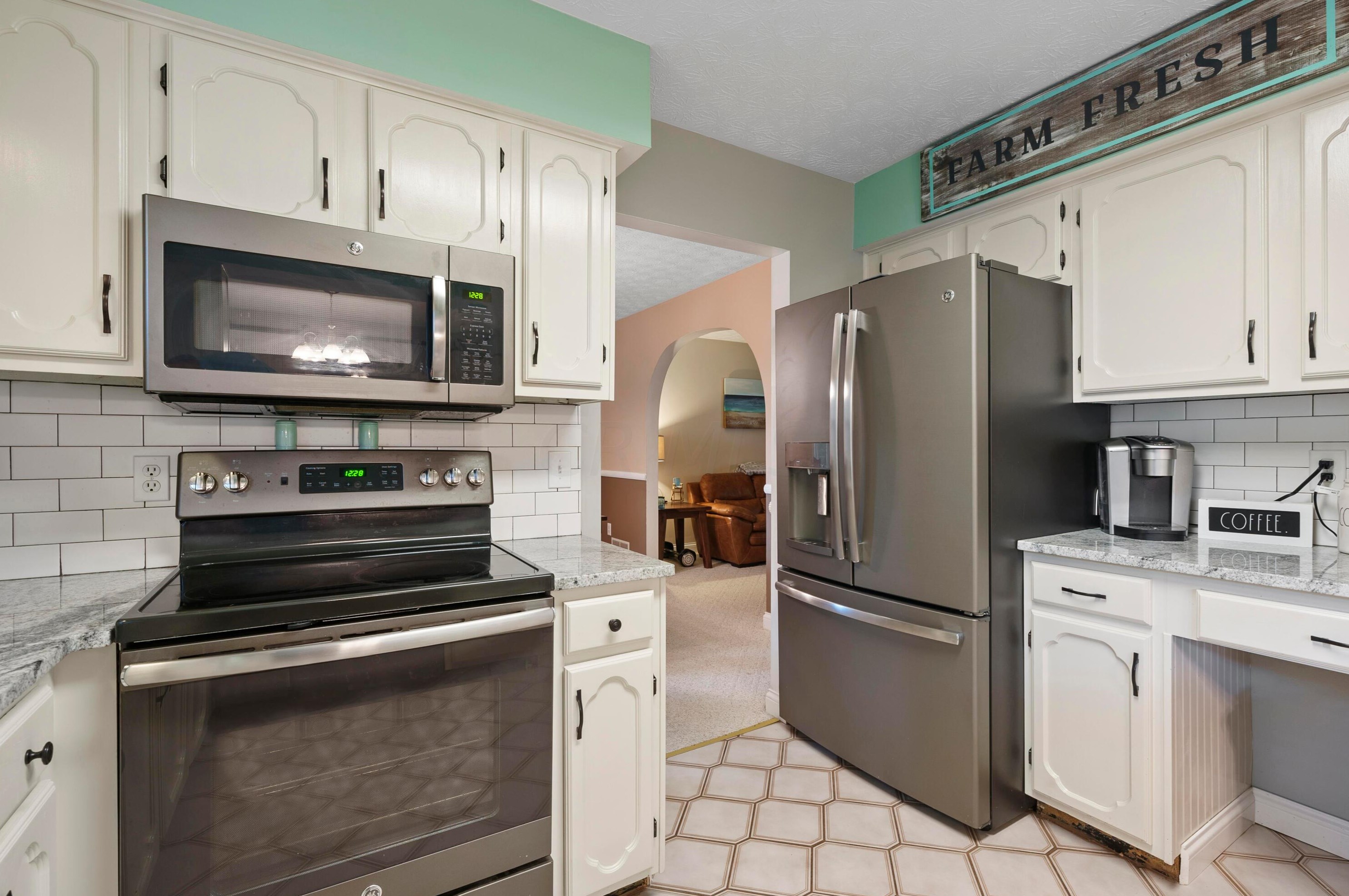 5020 Etna Rd, Columbus OH 43213-1948 exterior