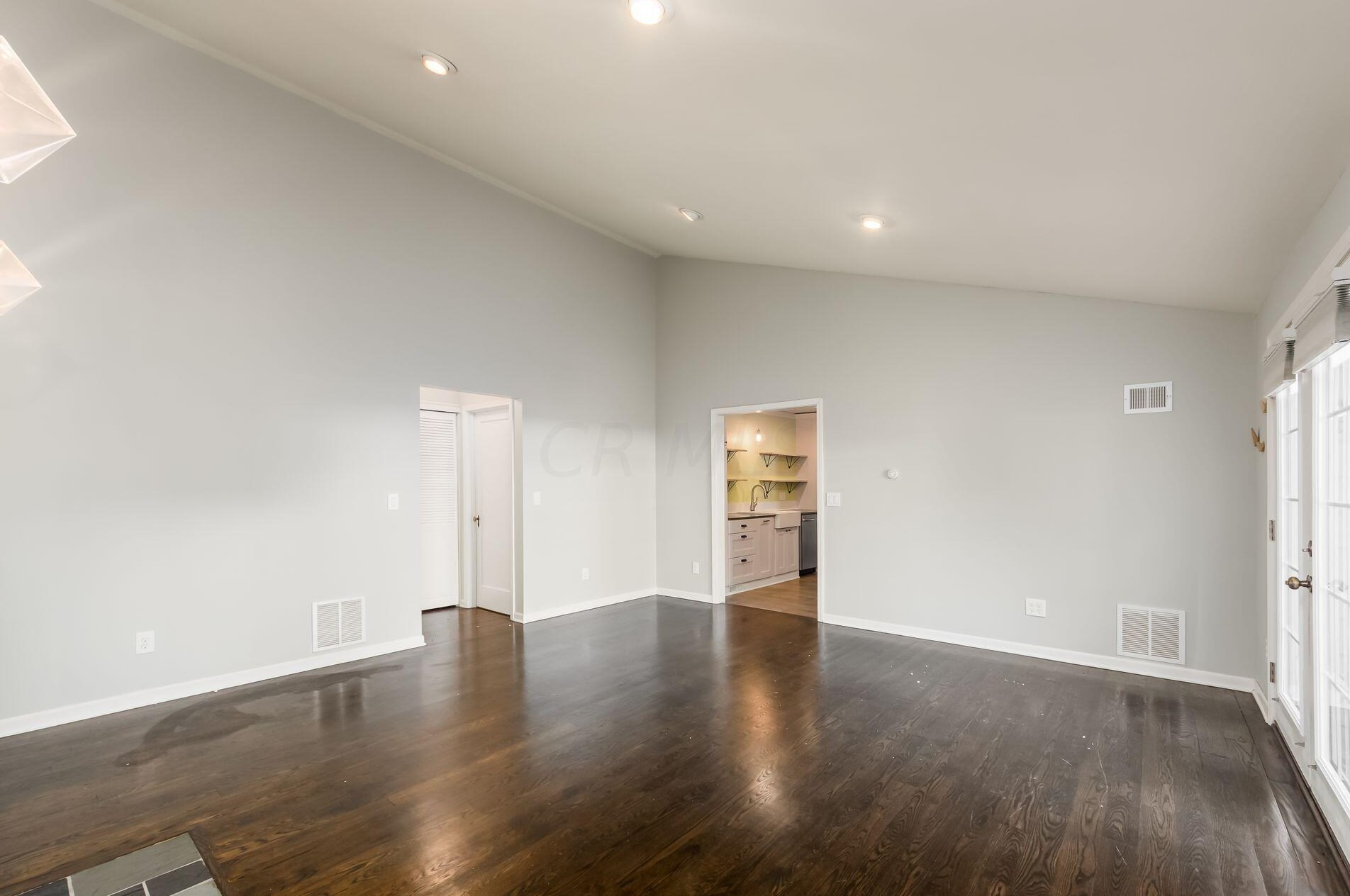 436 Selby Blvd, Columbus OH  43085-3722 exterior