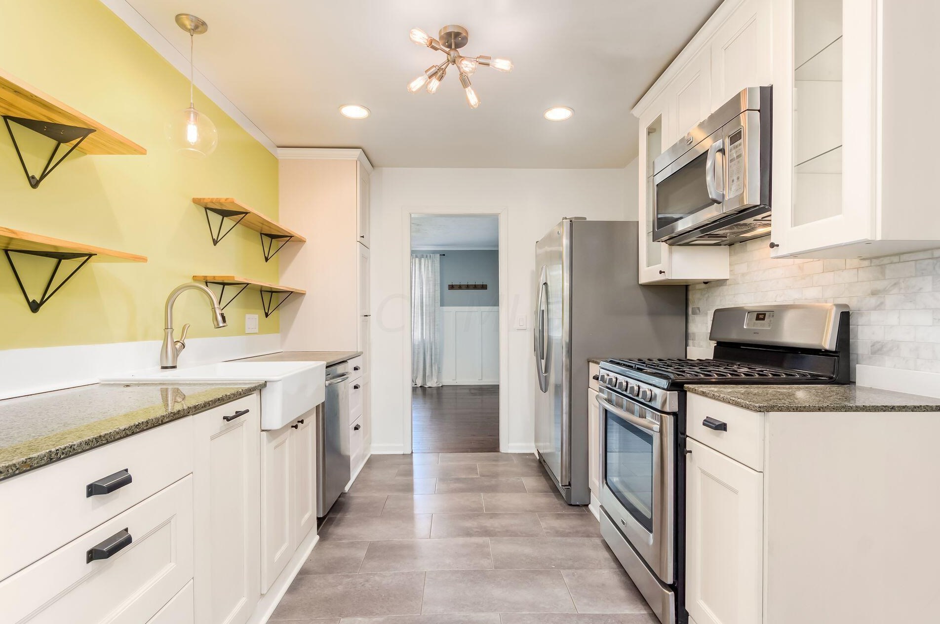 436 Selby Blvd, Columbus OH  43085-3722 exterior