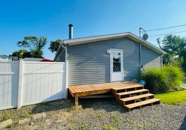 453 Newark Ave, Thornville OH  43076-9352 exterior