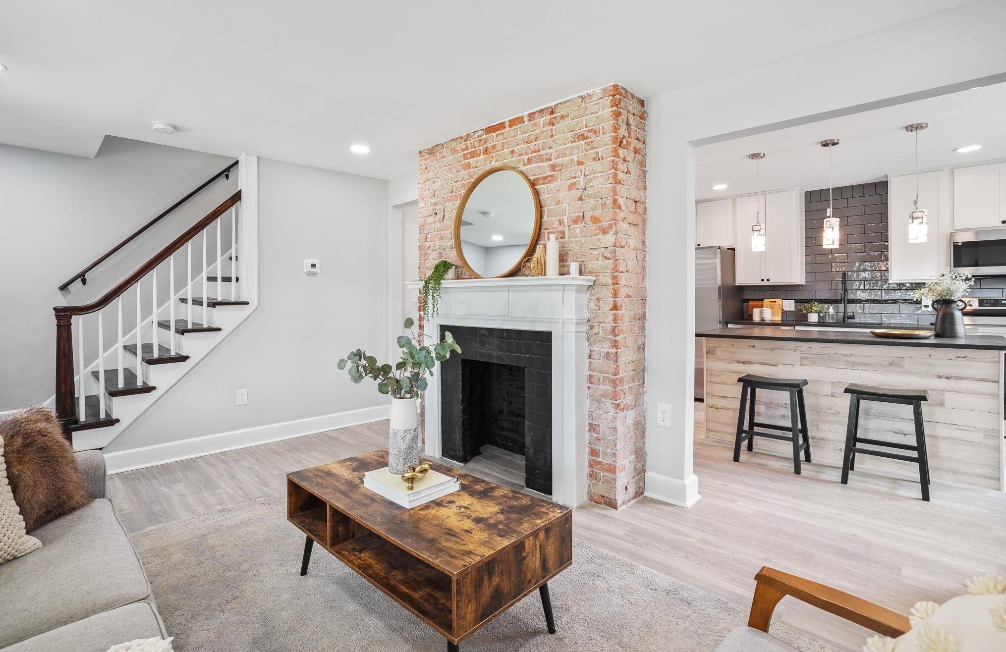 1176 Sidney St, Columbus OH  43201-2954 exterior