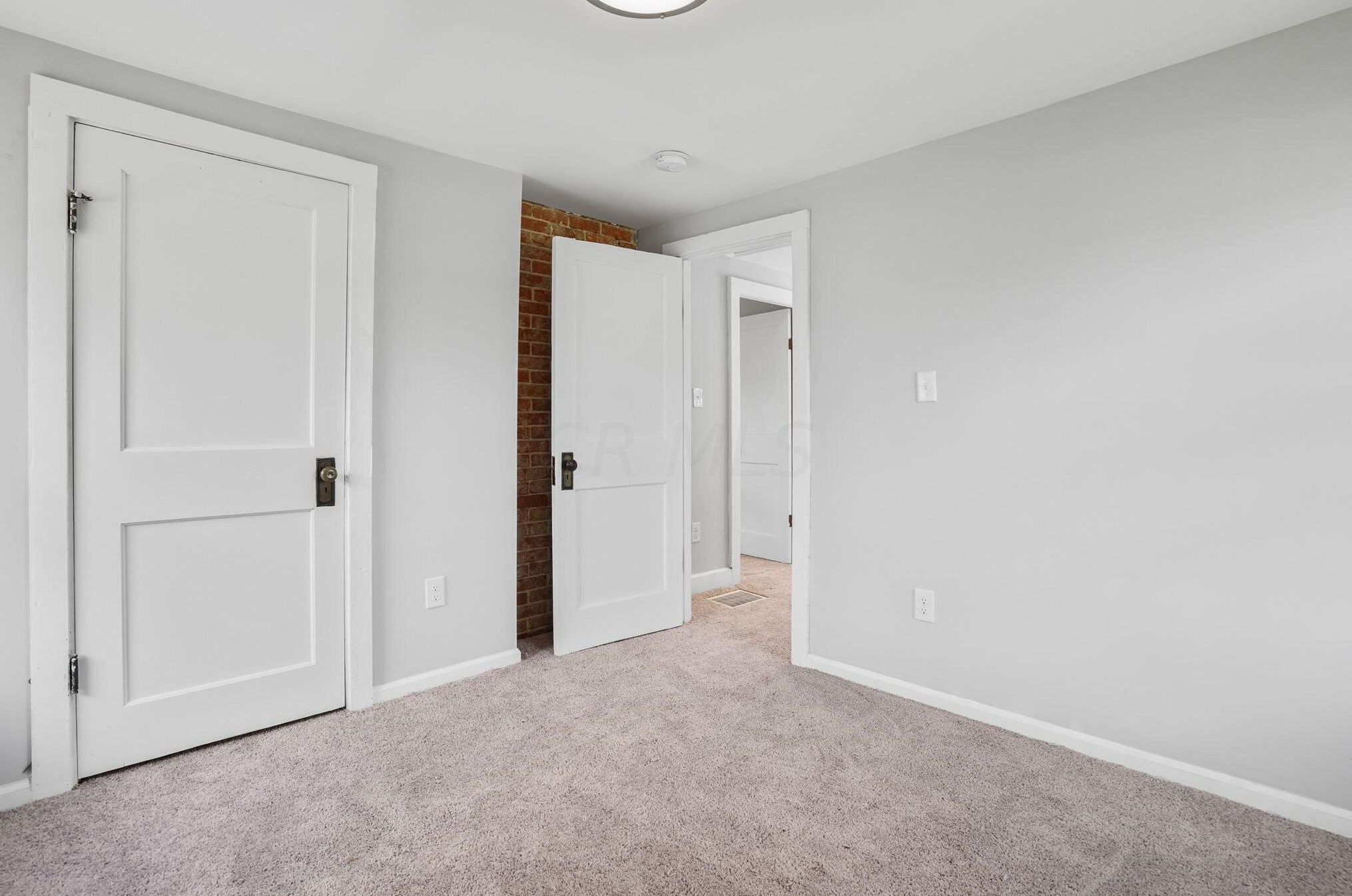 1176 Sidney St, Columbus OH  43201-2954 exterior