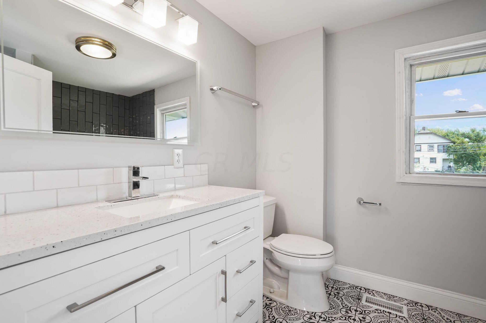 1176 Sidney St, Columbus OH  43201-2954 exterior