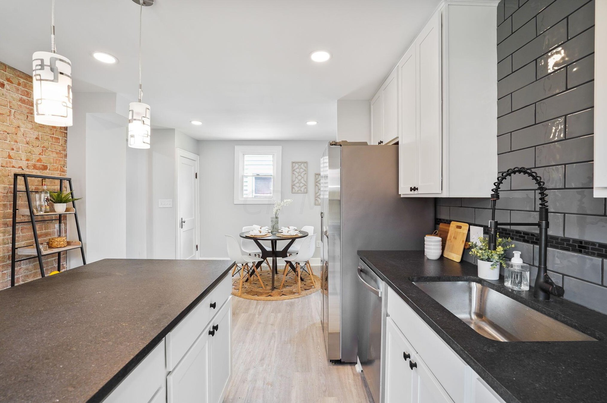 1176 Sidney St, Columbus OH  43201-2954 exterior