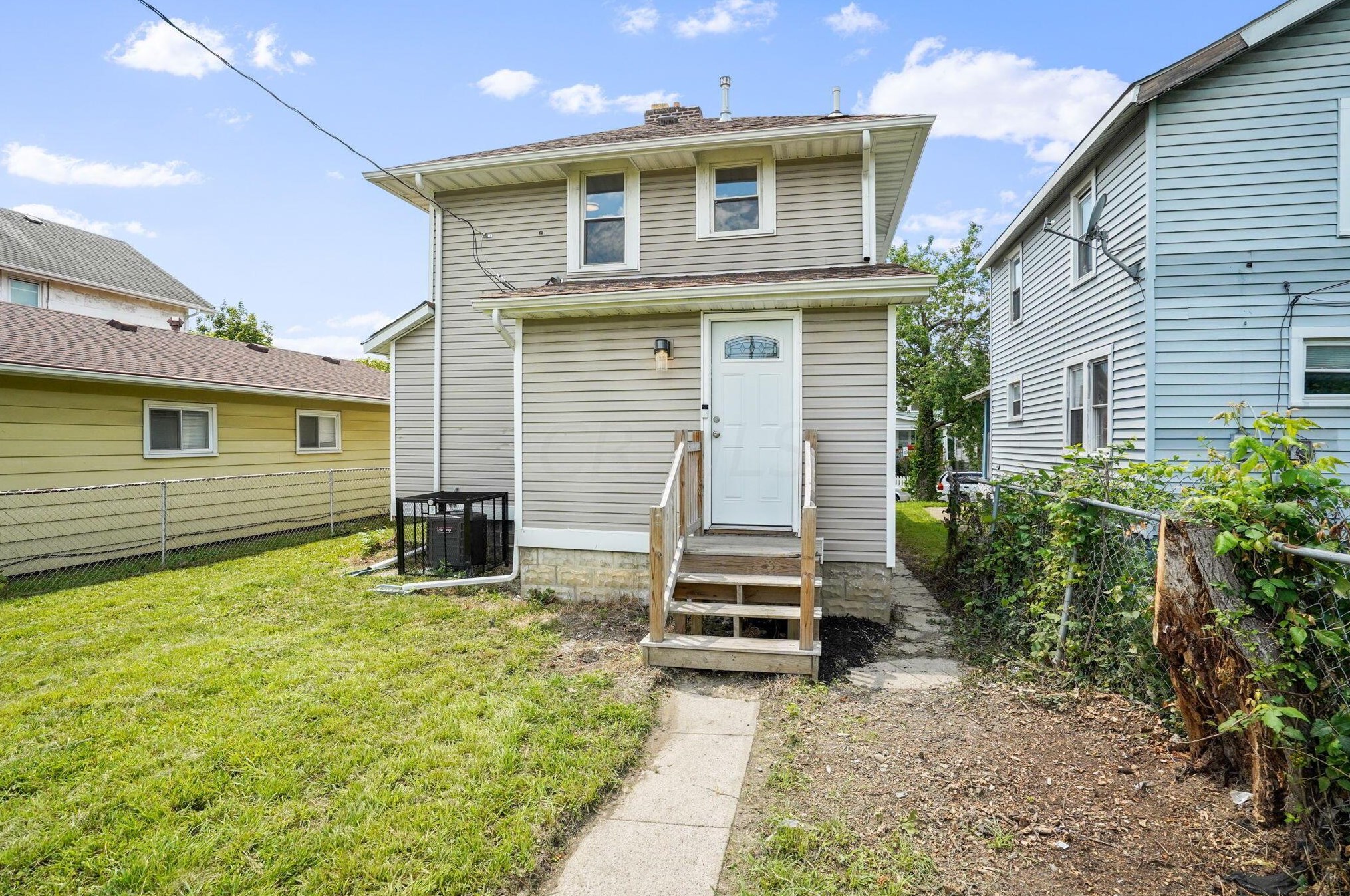 1176 Sidney St, Columbus OH  43201-2954 exterior