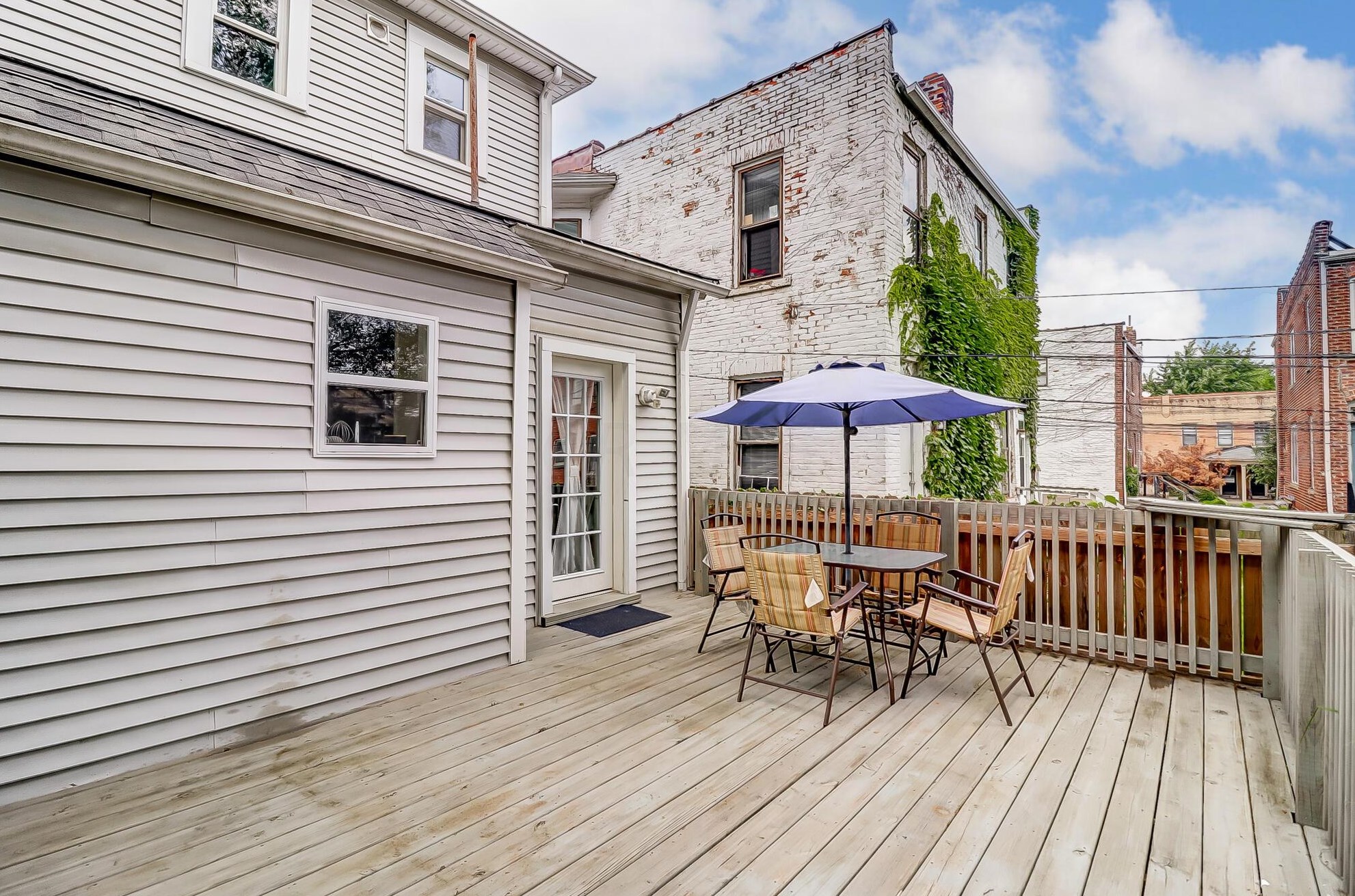 1470 Summit St, Columbus OH  43201-2106 exterior