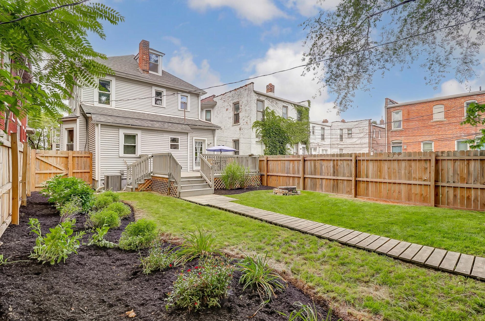 1470 Summit St, Columbus OH  43201-2106 exterior