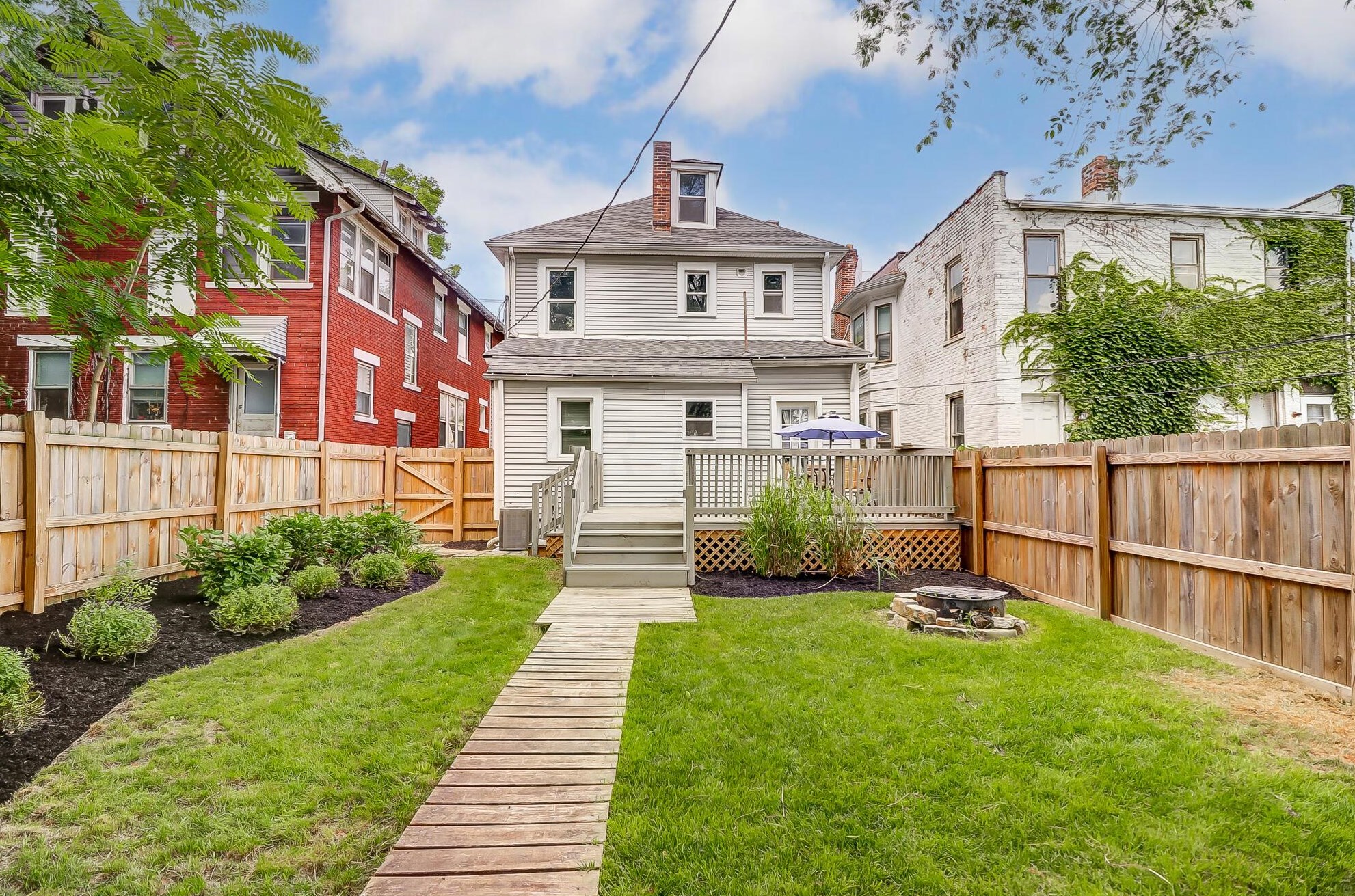 1470 Summit St, Columbus OH  43201-2106 exterior