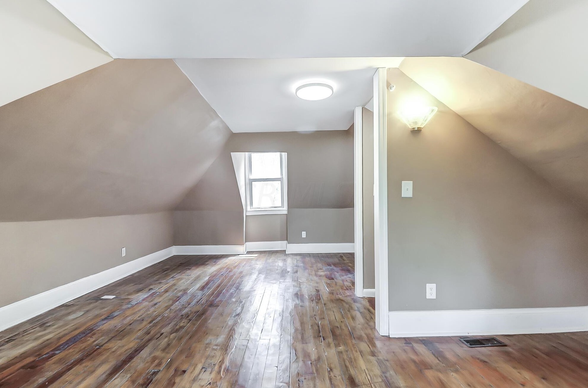 1470 Summit St, Columbus OH  43201-2106 exterior