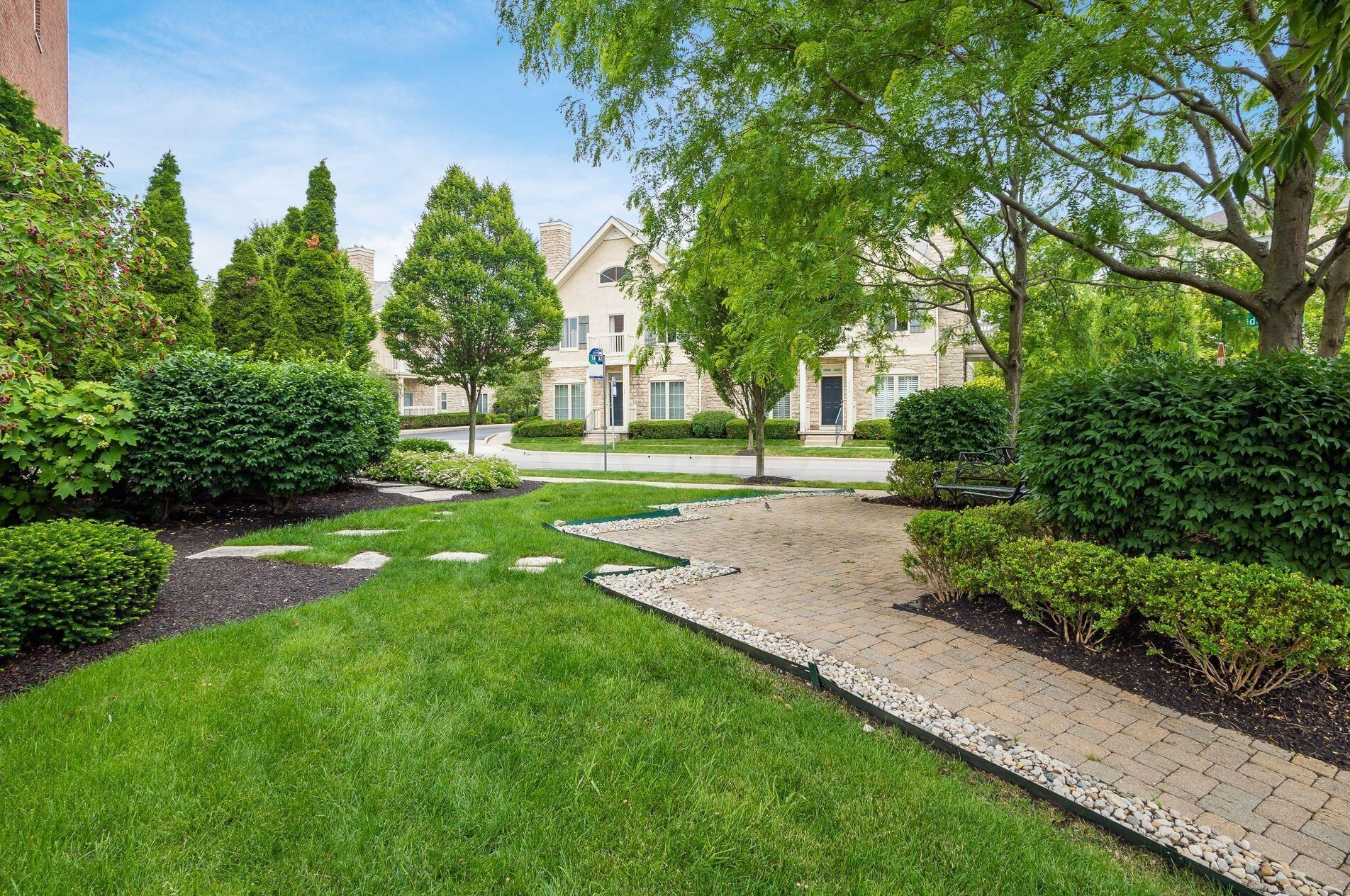 3175 Tremont Rd, Columbus OH  43221-2036 exterior