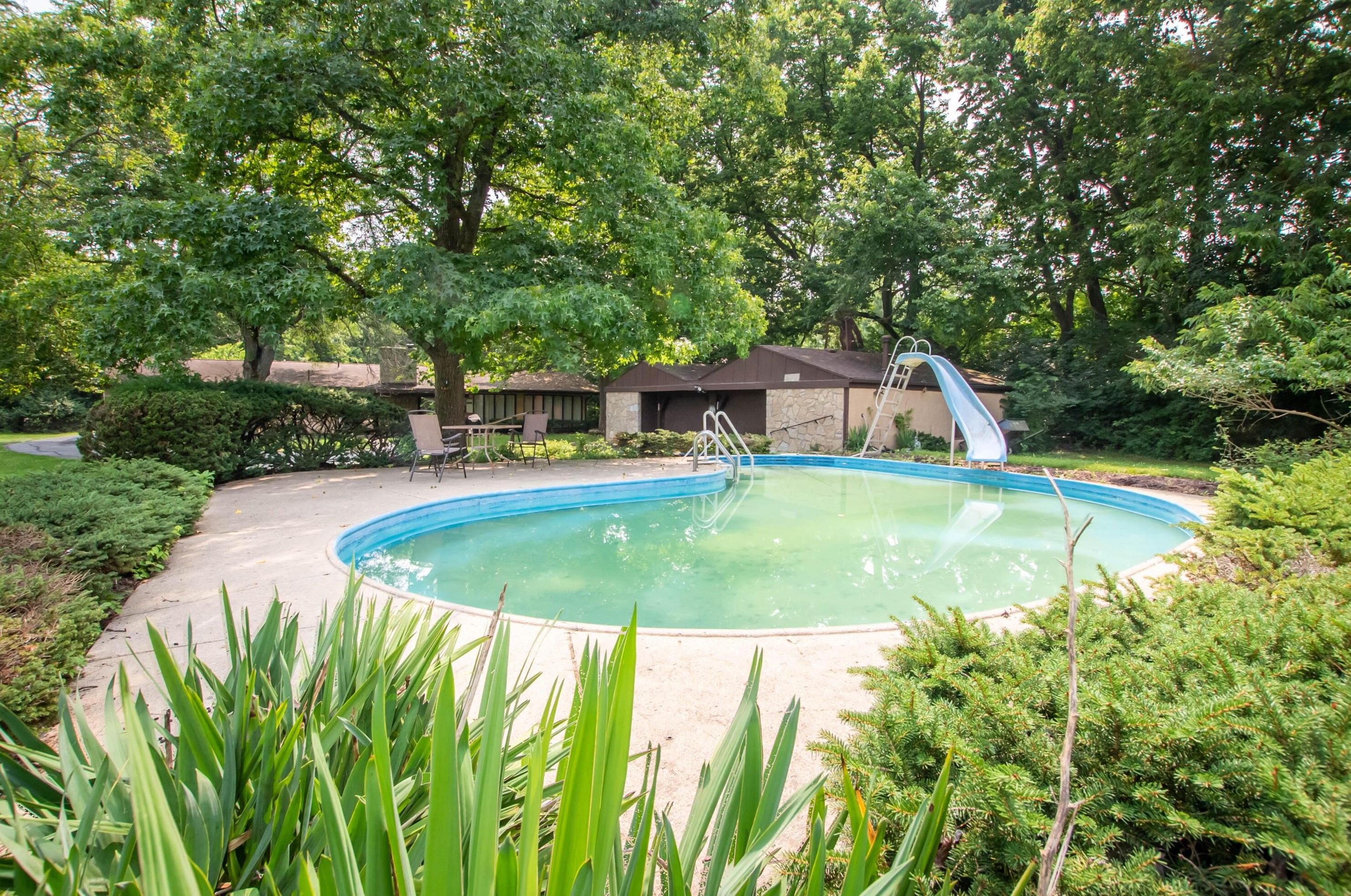 4376 Dublin Rd, Columbus OH 43221-5001 exterior