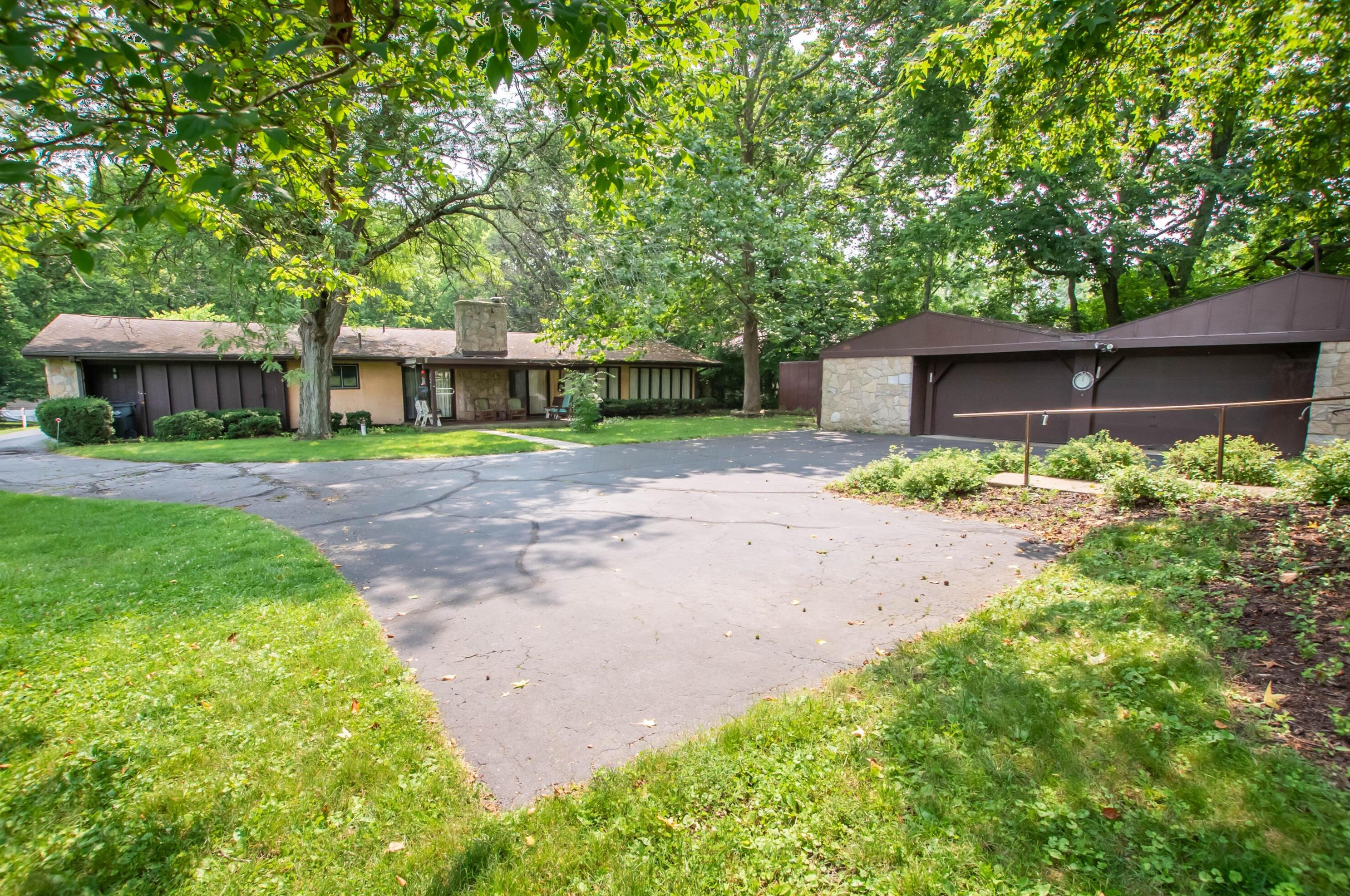 4376 Dublin Rd, Columbus OH 43221-5001 exterior