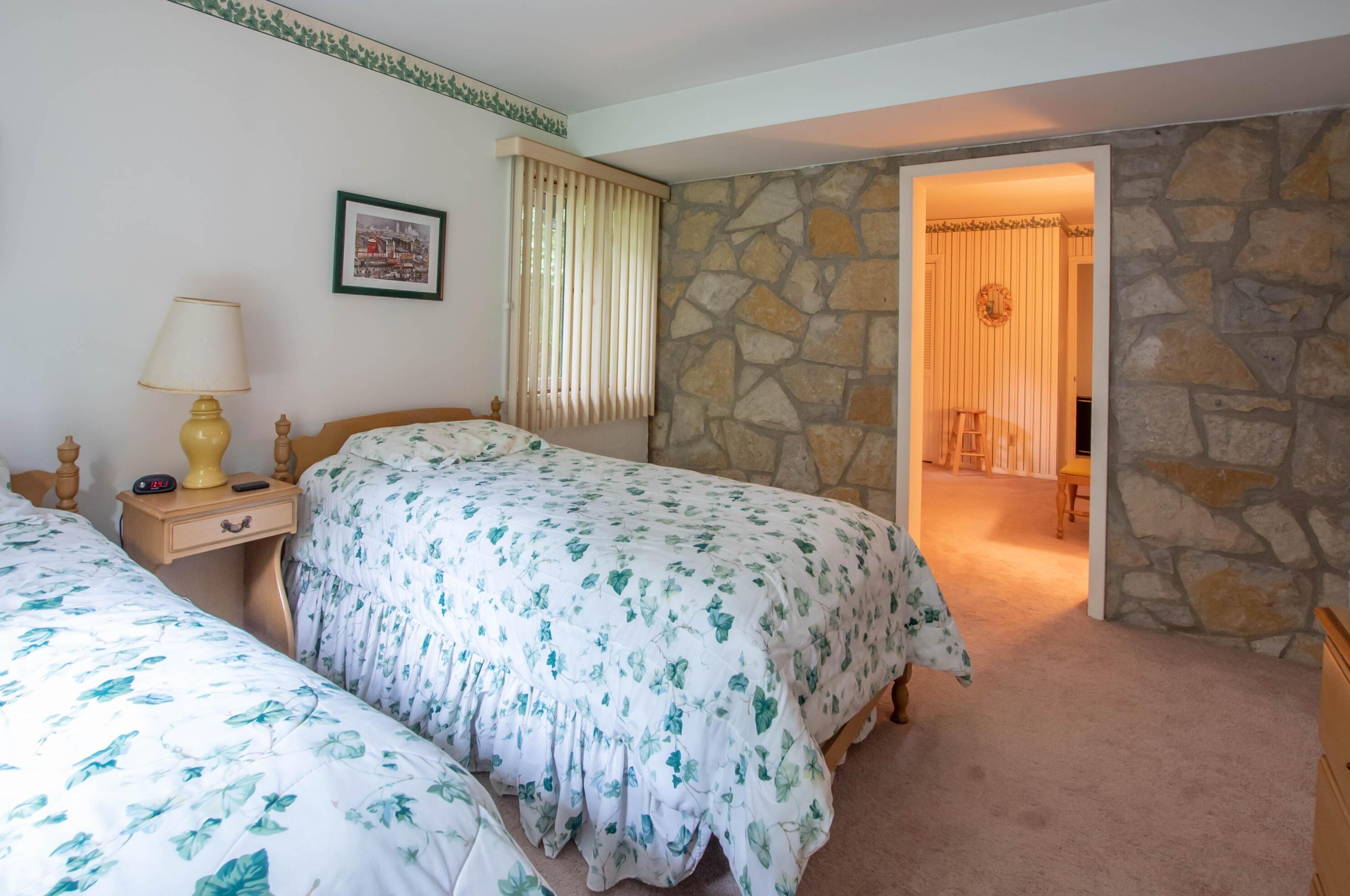 4376 Dublin Rd, Columbus OH 43221-5001 exterior