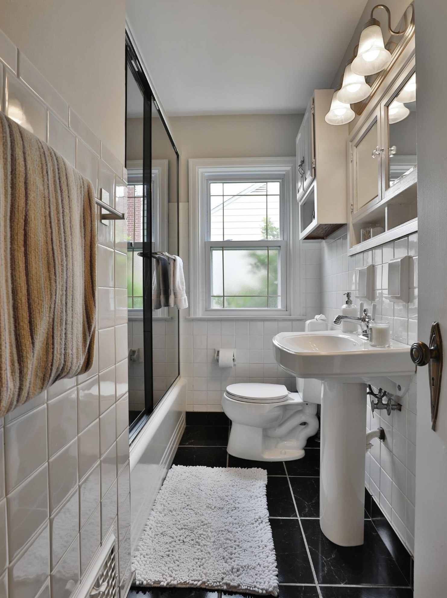 543 Richards Rd, Columbus OH 43214-3749 exterior