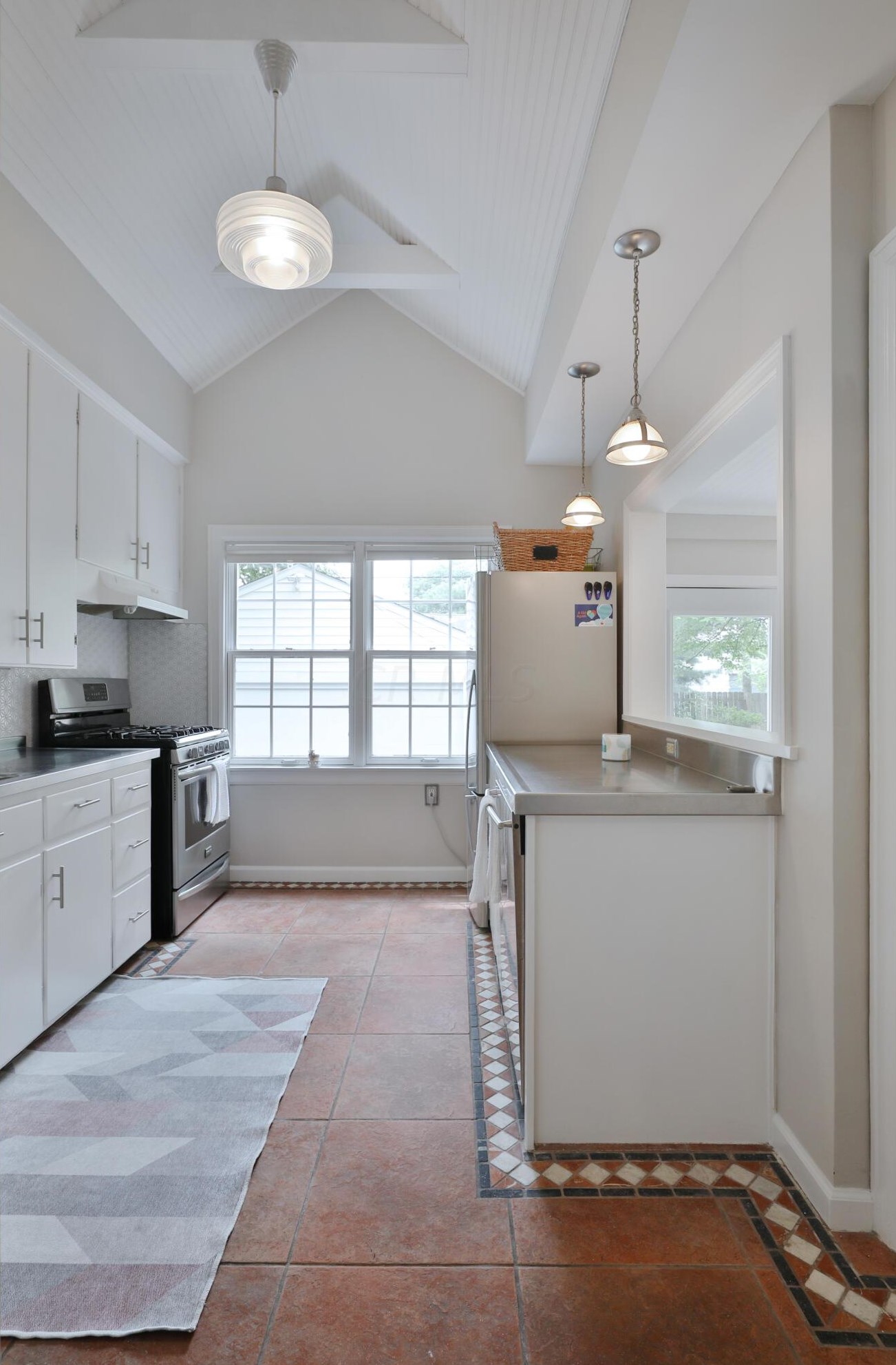 543 Richards Rd, Columbus OH 43214-3749 exterior