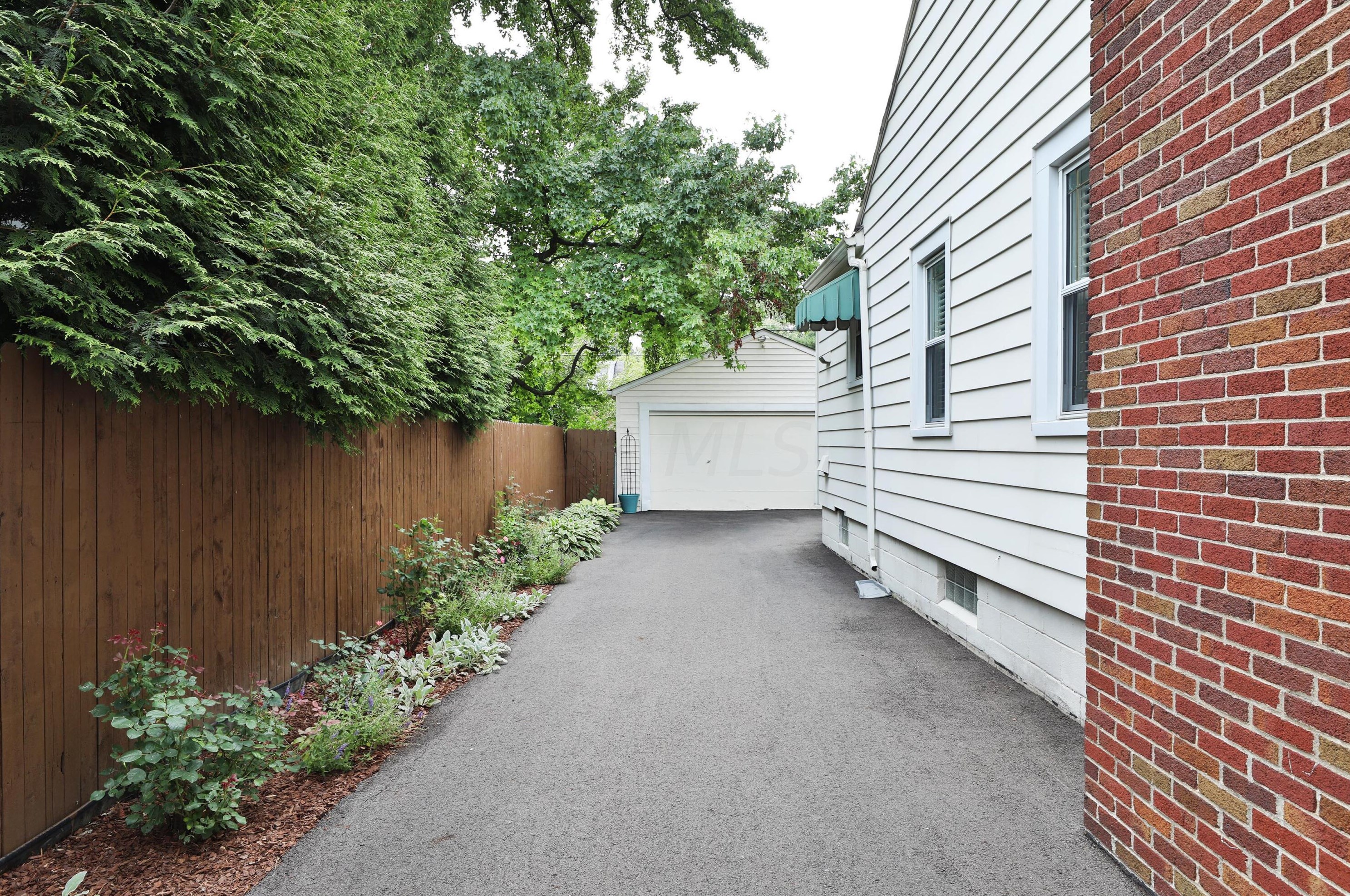 543 Richards Rd, Columbus OH 43214-3749 exterior