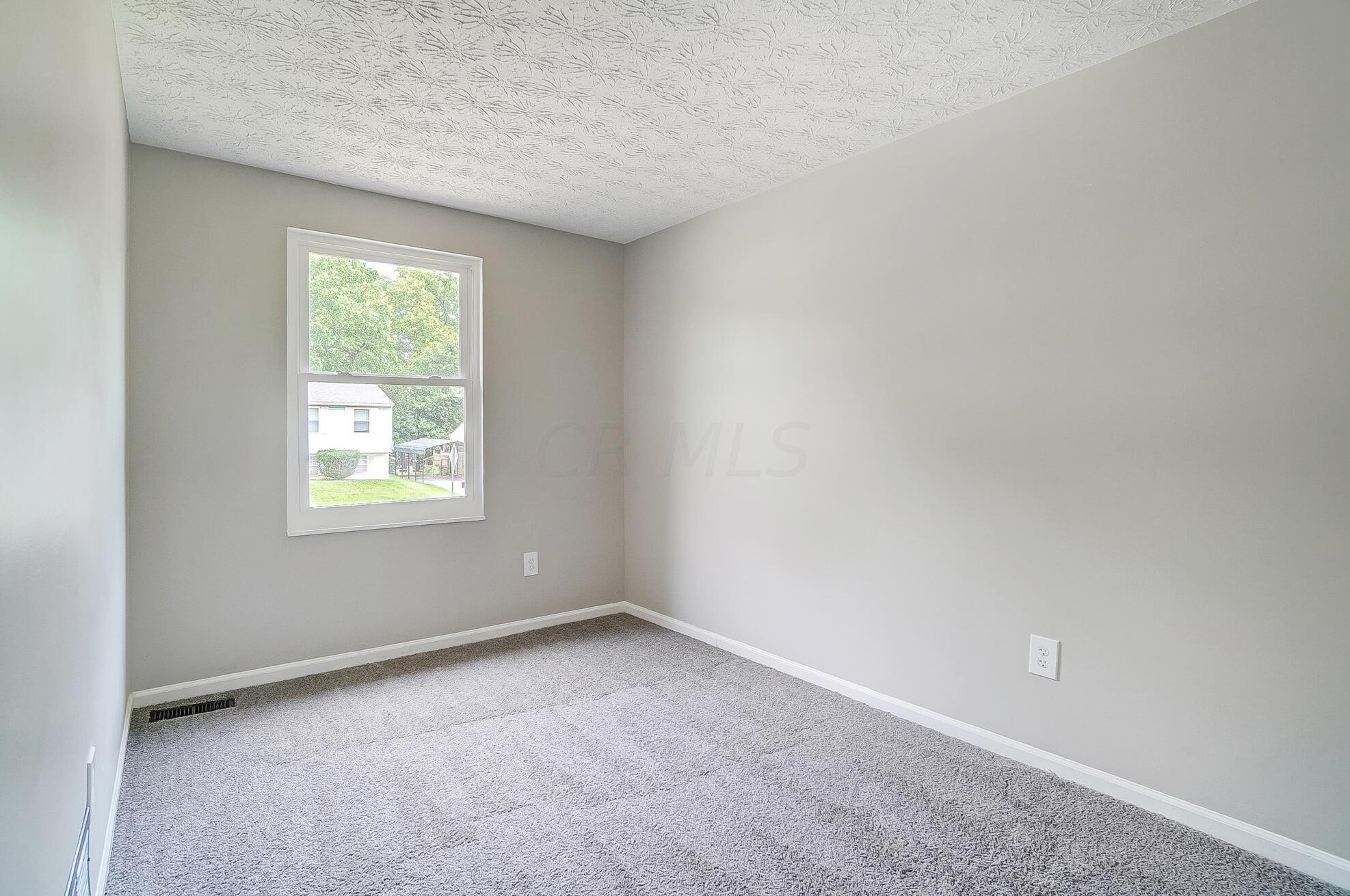 3137 Sandridge Ave, Columbus OH 43224-1847 exterior