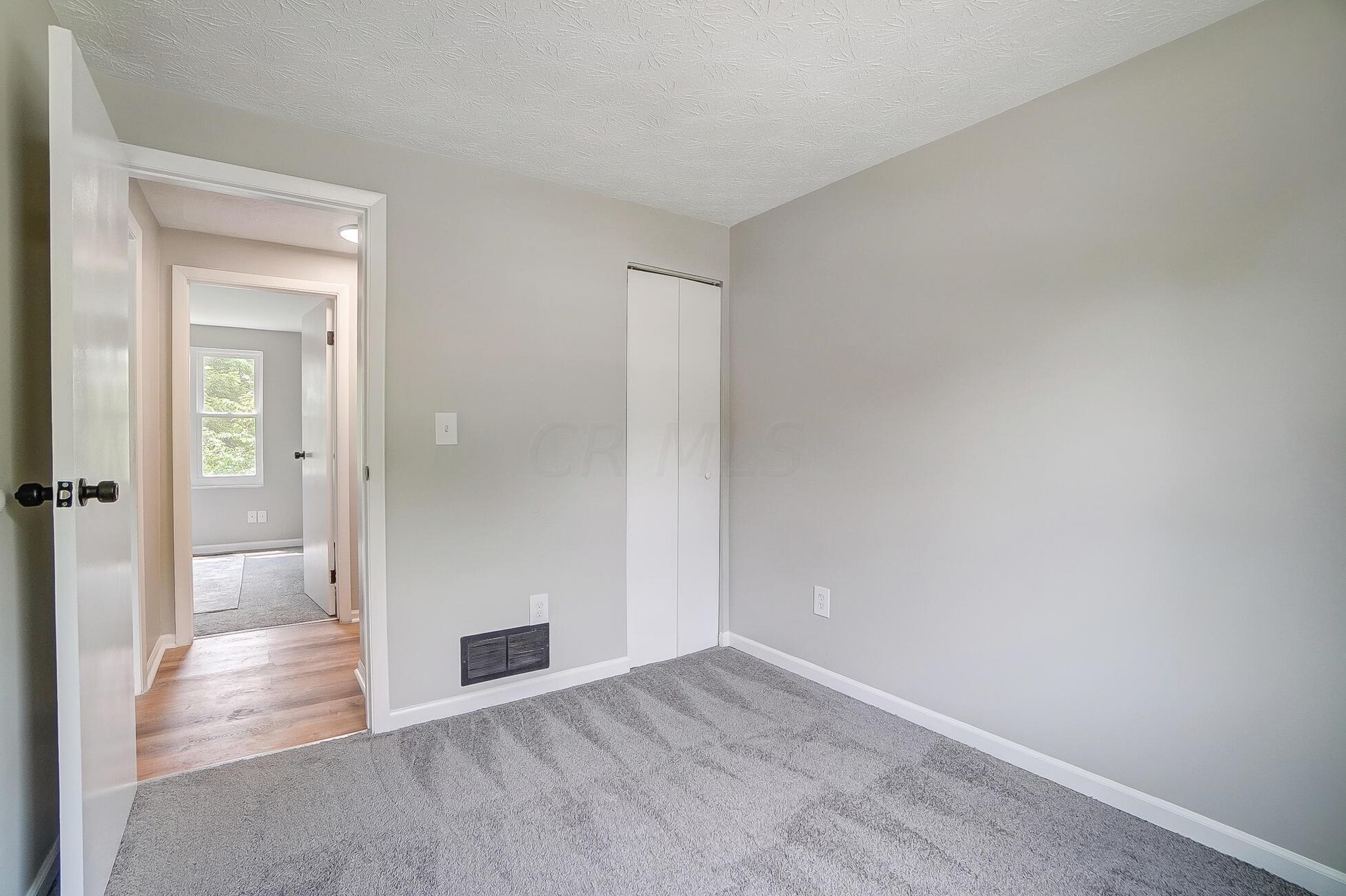 3137 Sandridge Ave, Columbus OH 43224-1847 exterior