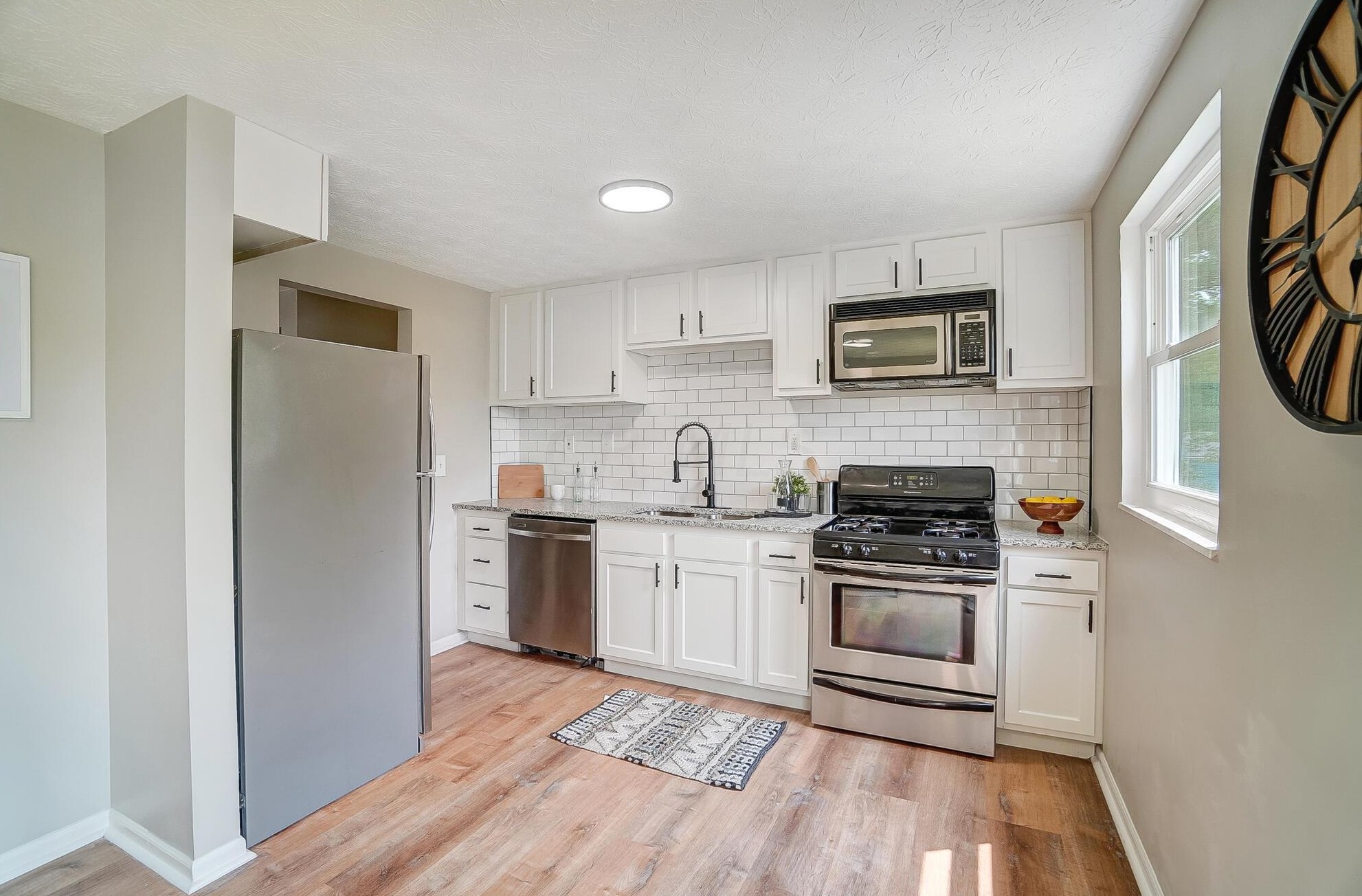 3137 Sandridge Ave, Columbus OH 43224-1847 exterior