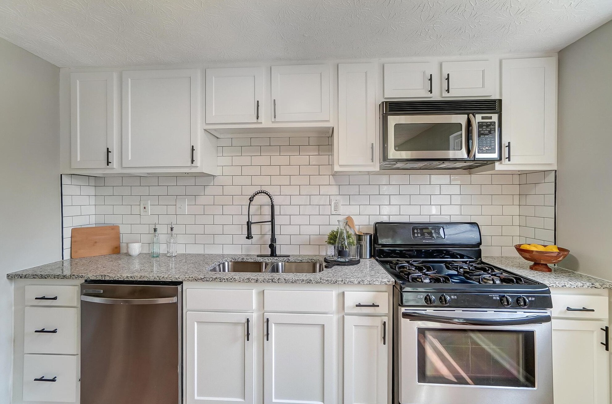 3137 Sandridge Ave, Columbus OH 43224-1847 exterior