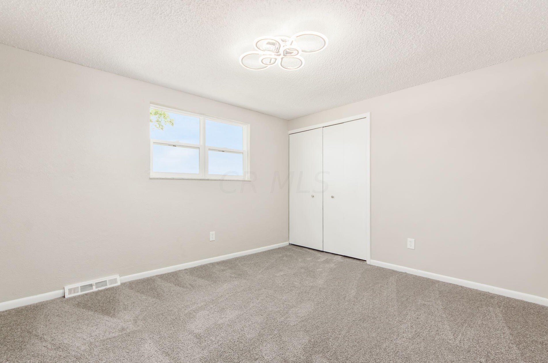 260 Helmbright Dr, Columbus OH  43230-3236 exterior