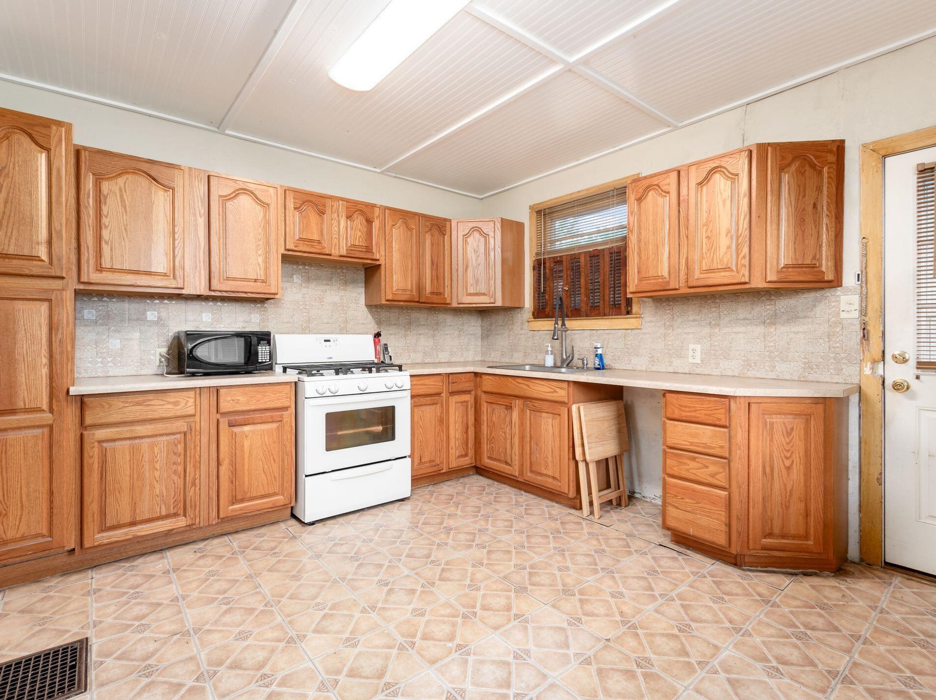 100 Colton Rd, Columbus OH 43207-3840 exterior