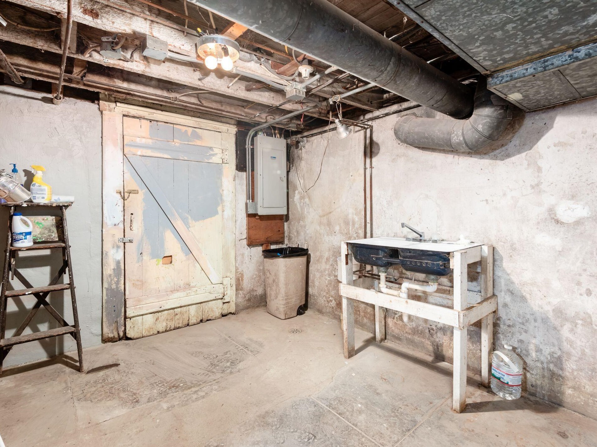 100 Colton Rd, Columbus OH 43207-3840 exterior