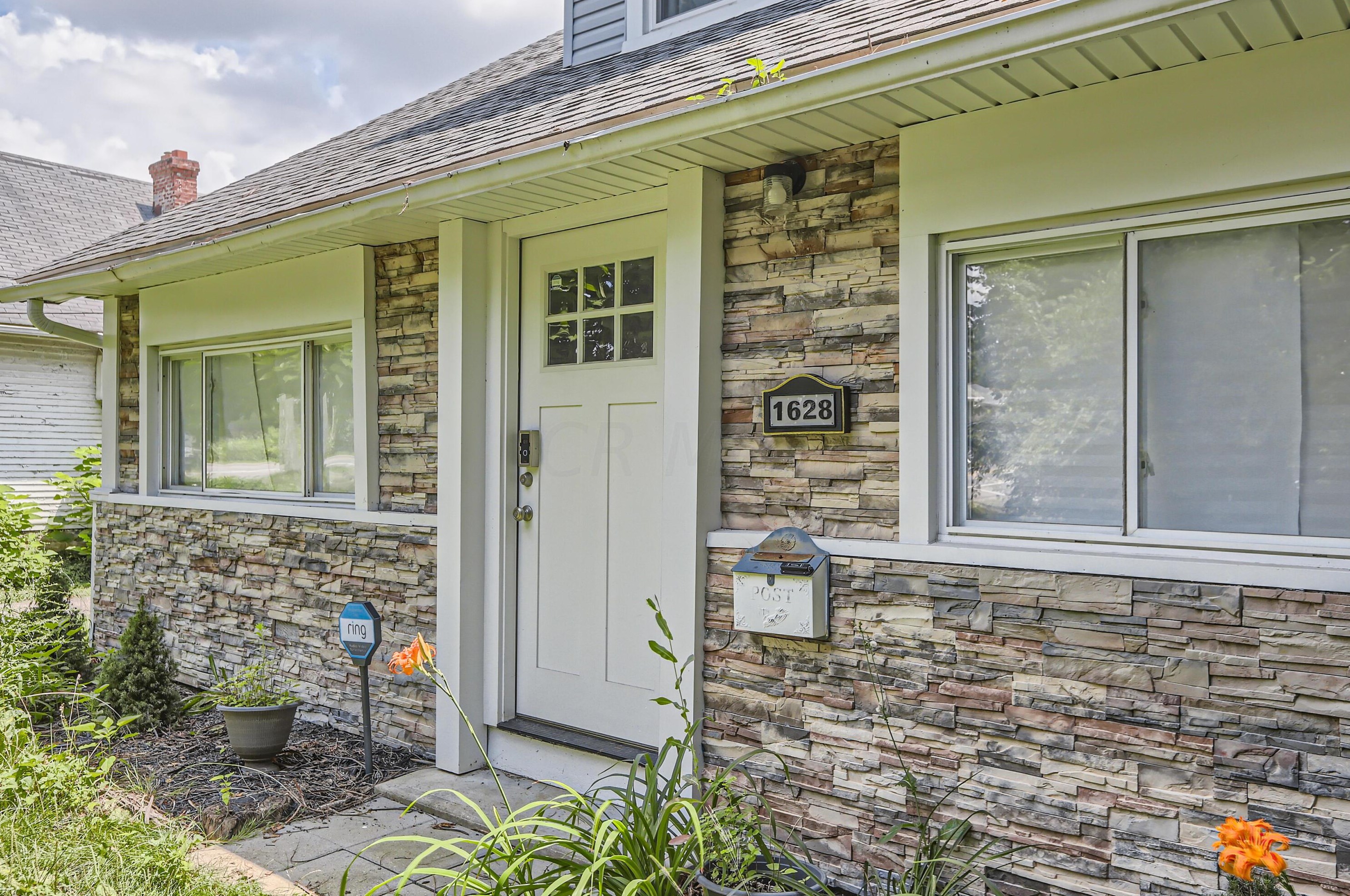 1628 Harrisburg Pike, Columbus OH  43223-3614 exterior