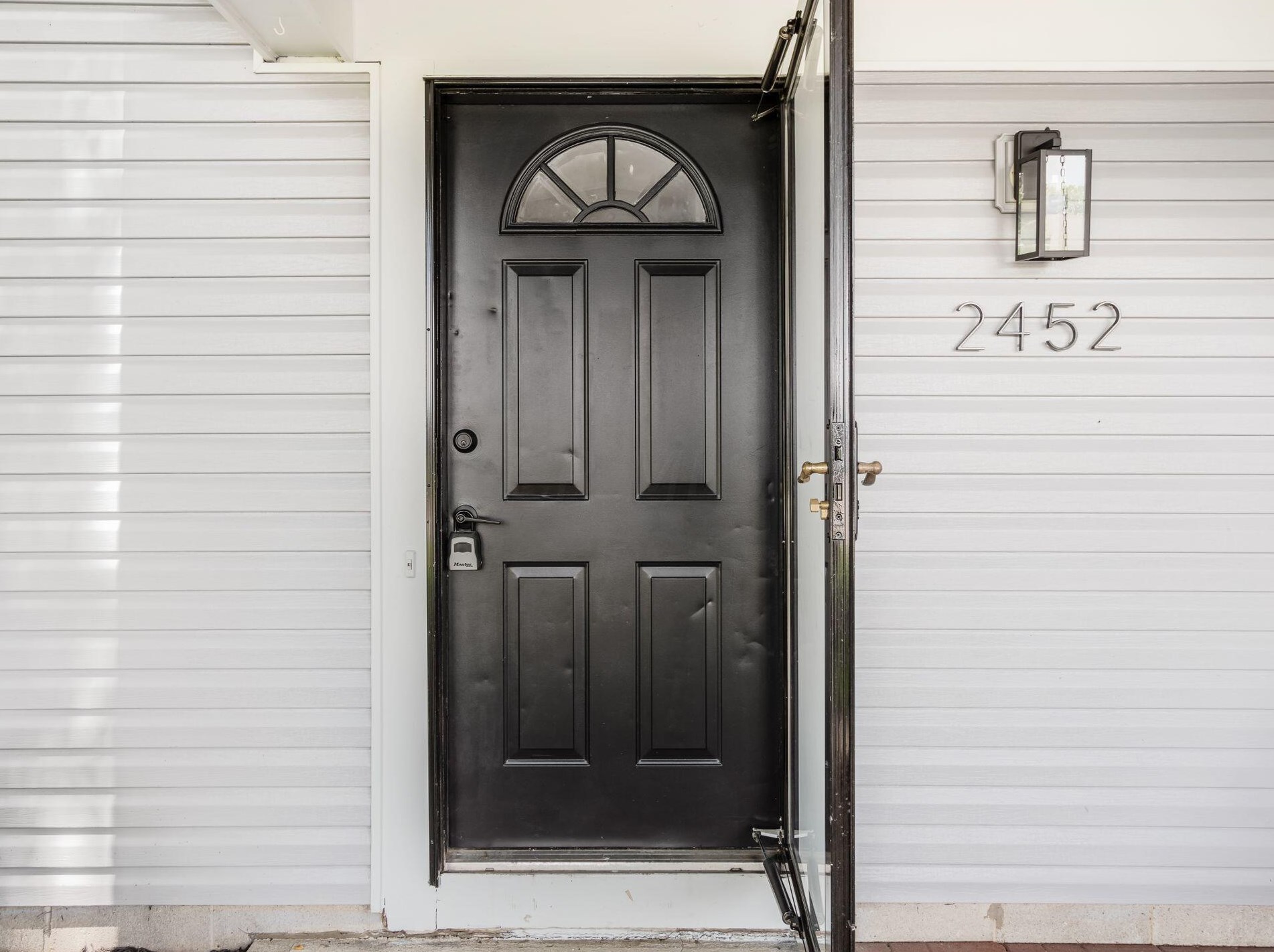 2452 Billingsley Rd, Columbus OH 43235-1922 exterior