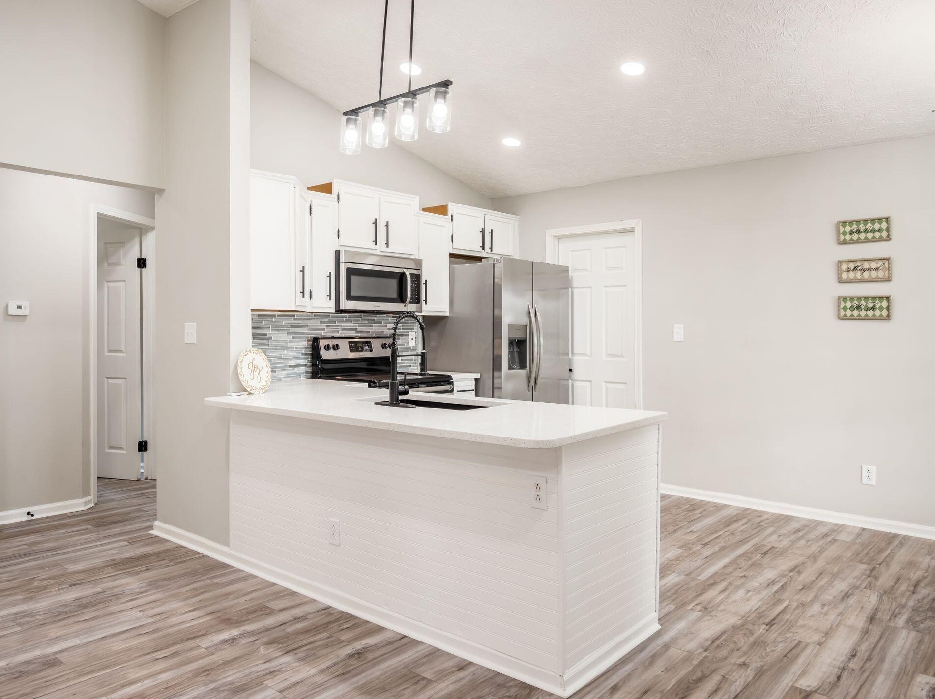 2452 Billingsley Rd, Columbus OH 43235-1922 exterior