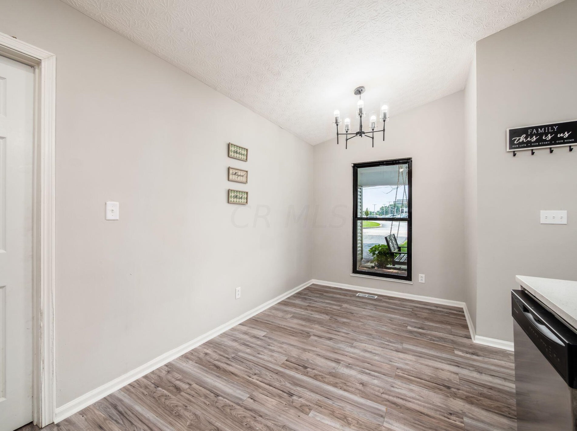 2452 Billingsley Rd, Columbus OH 43235-1922 exterior