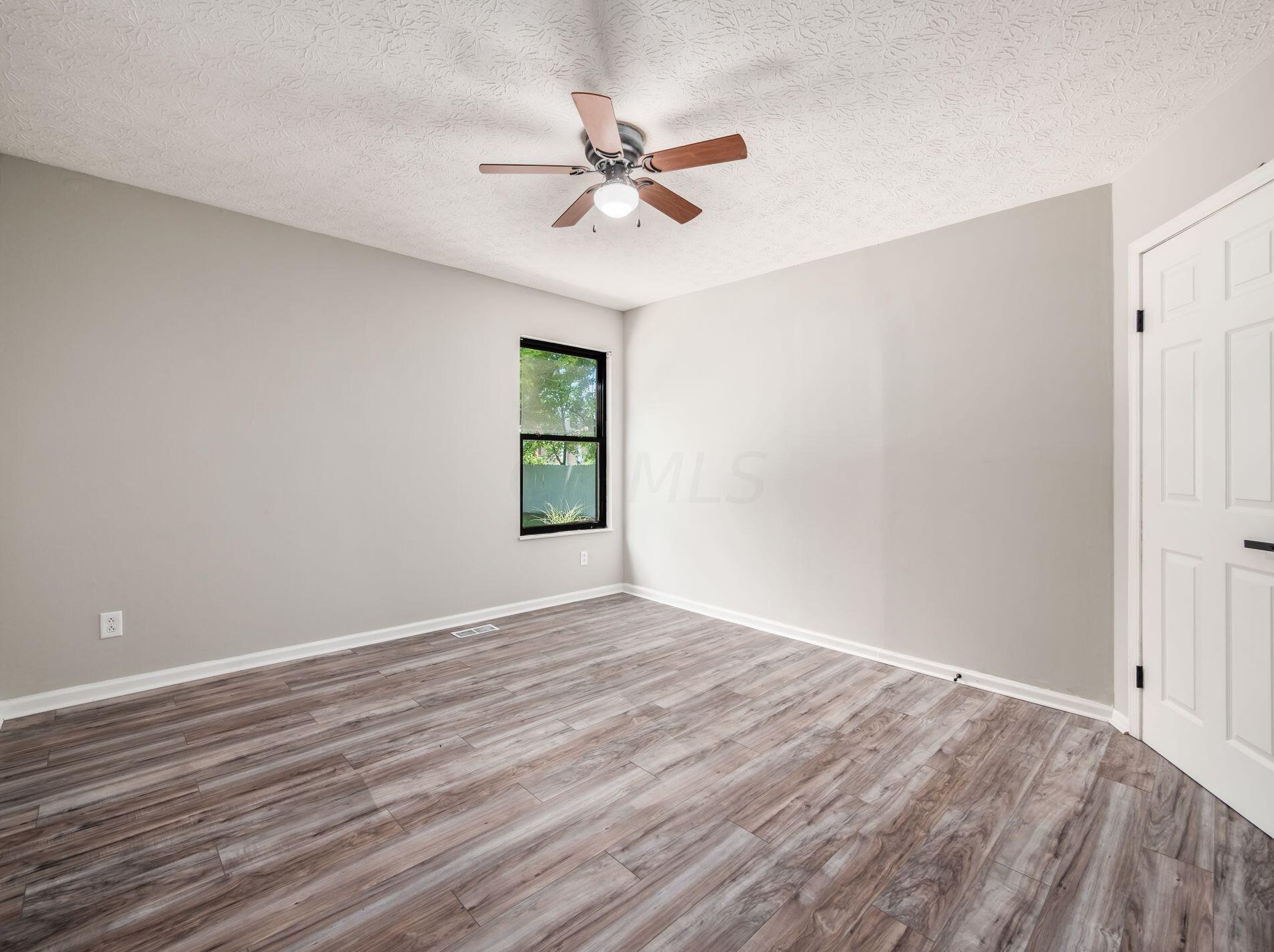 2452 Billingsley Rd, Columbus OH 43235-1922 exterior