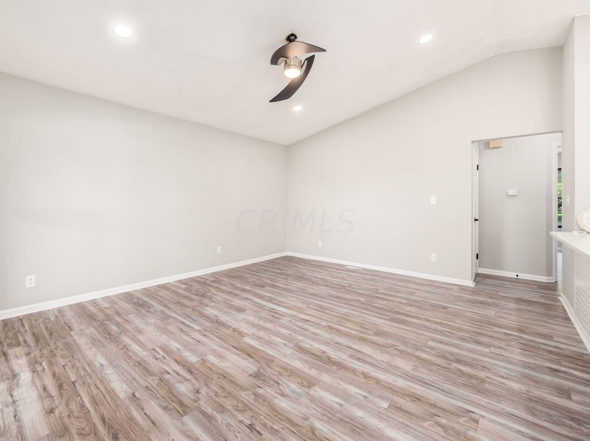 2452 Billingsley Rd, Columbus OH 43235-1922 exterior