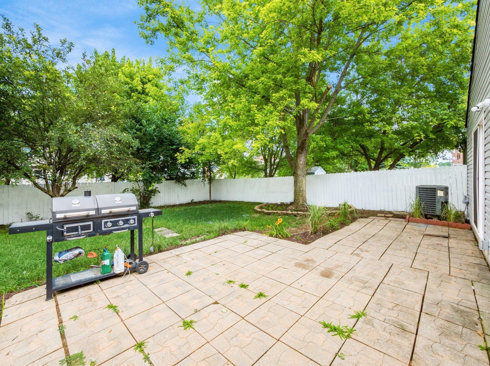 2452 Billingsley Rd, Columbus OH 43235-1922 exterior