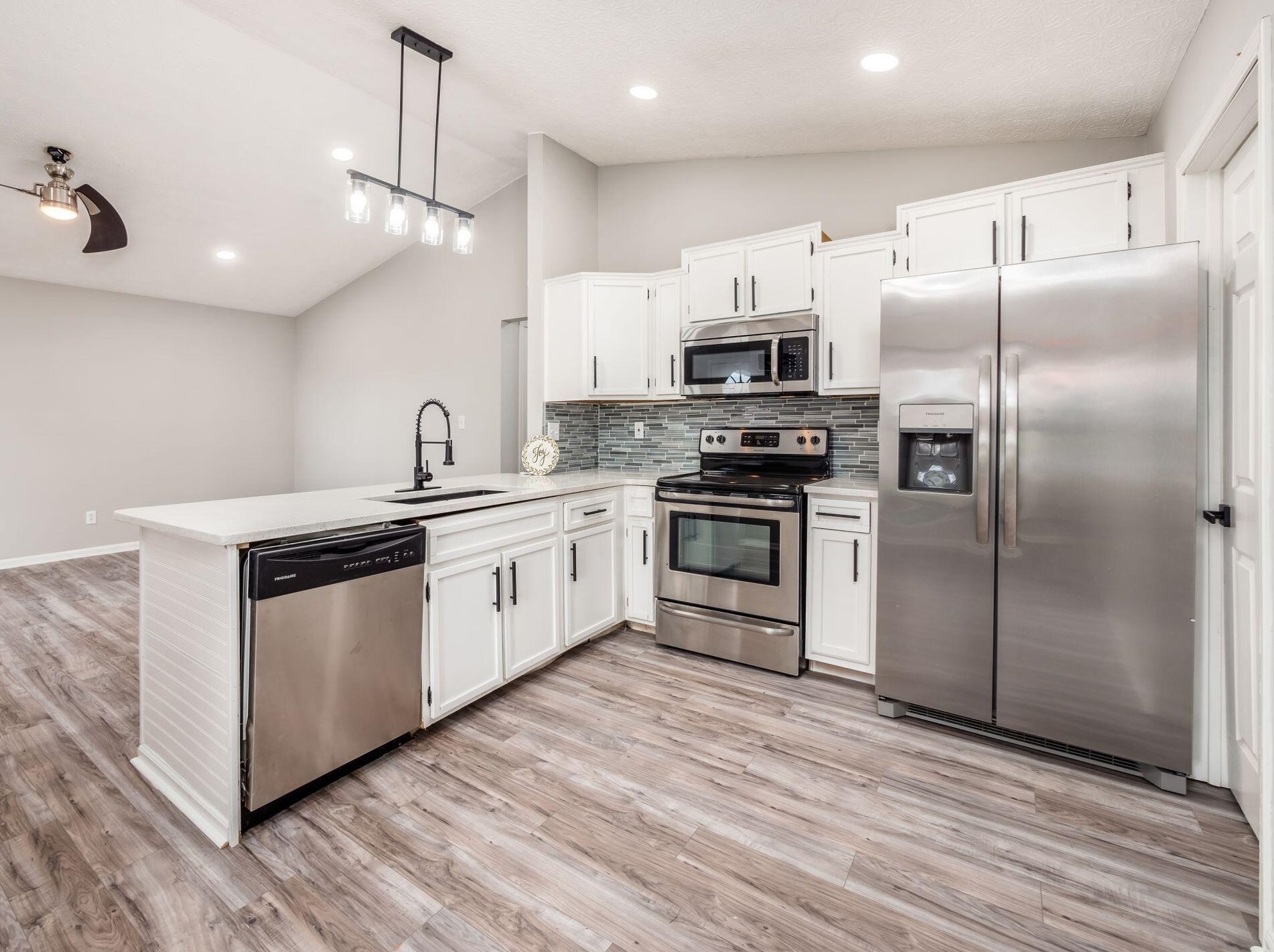 2452 Billingsley Rd, Columbus OH 43235-1922 exterior