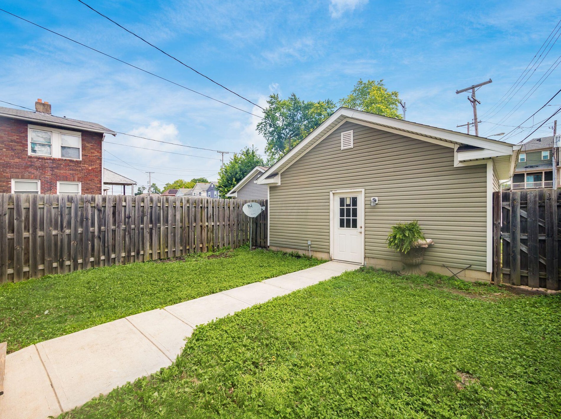 156 20 St, Columbus OH 43203-1902 exterior