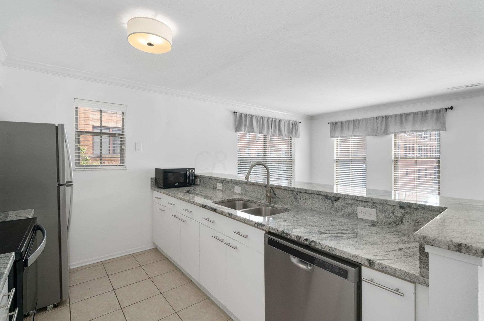 3 Lincoln St, Columbus OH  43215-1673 exterior