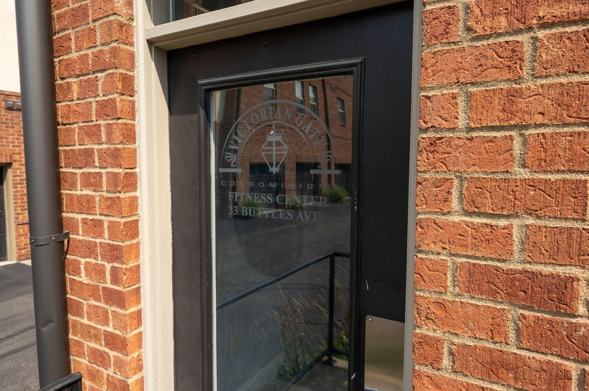 3 Lincoln St, Columbus OH  43215-1673 exterior