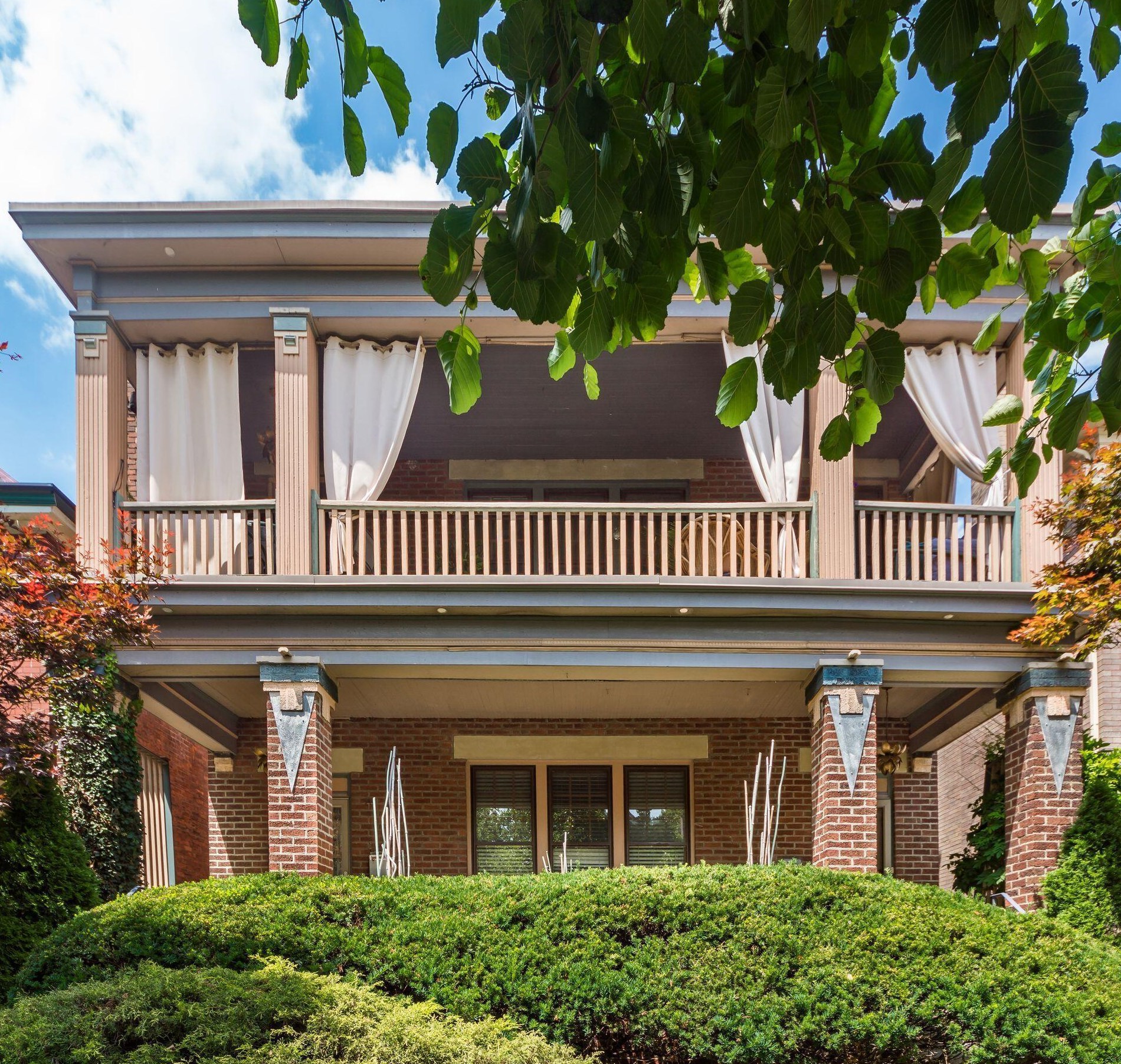 328 Hubbard Ave, Columbus OH  43215-1343 exterior