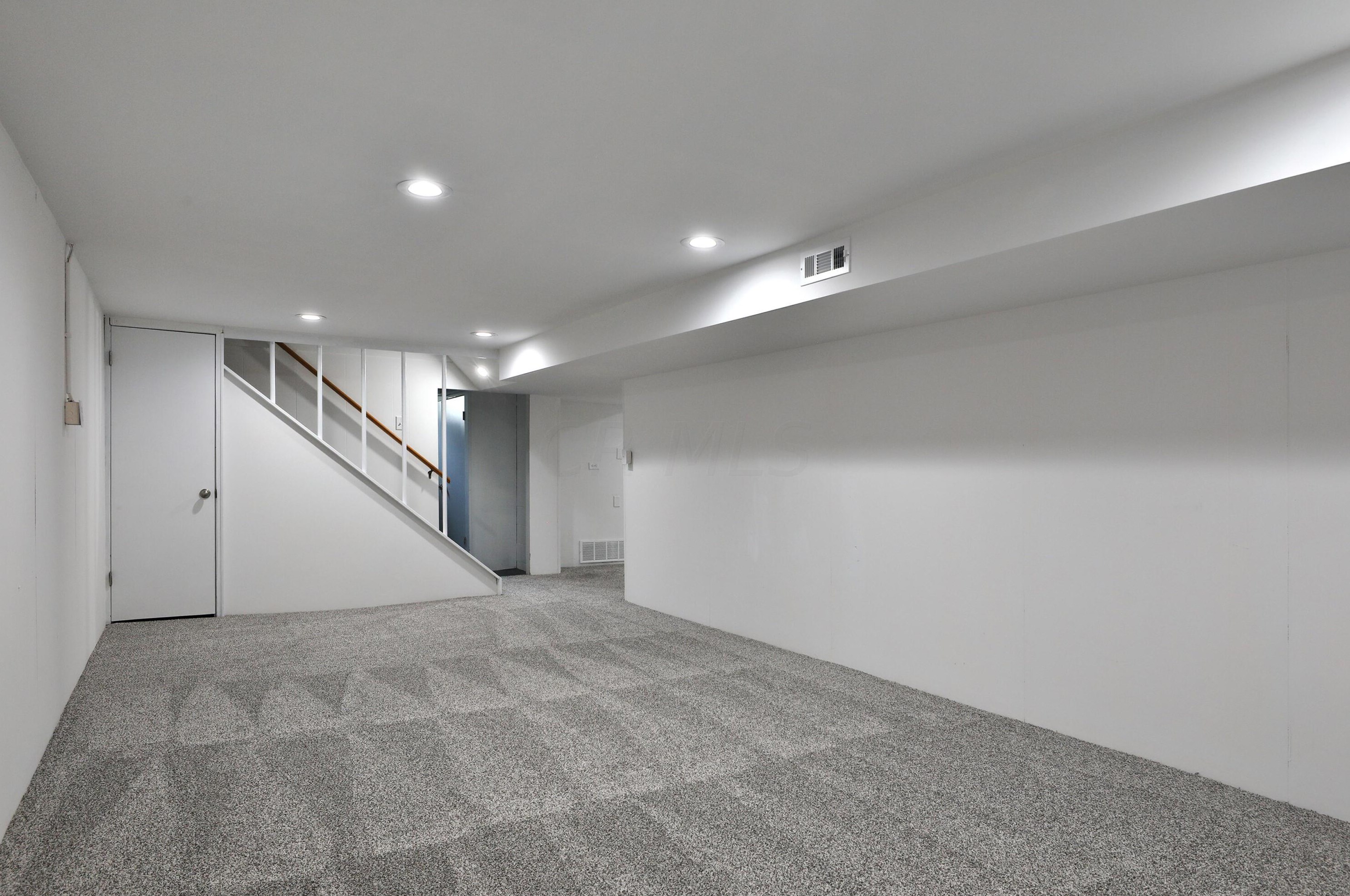 92 Ceramic Dr, Columbus OH 43214-3004 exterior